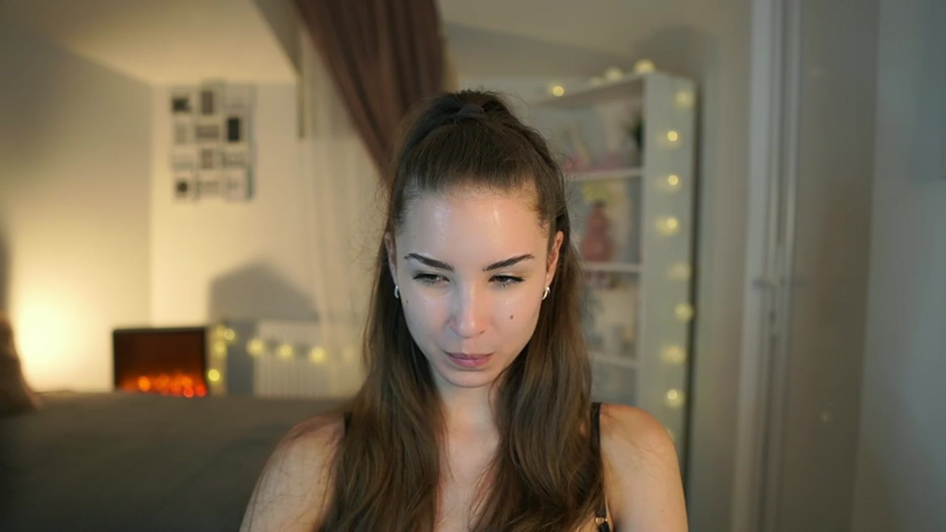 Gallery image thumbnail from Shy_jane's myfreecams stream on, 06/16/2023, 17:23 image 6 of 20