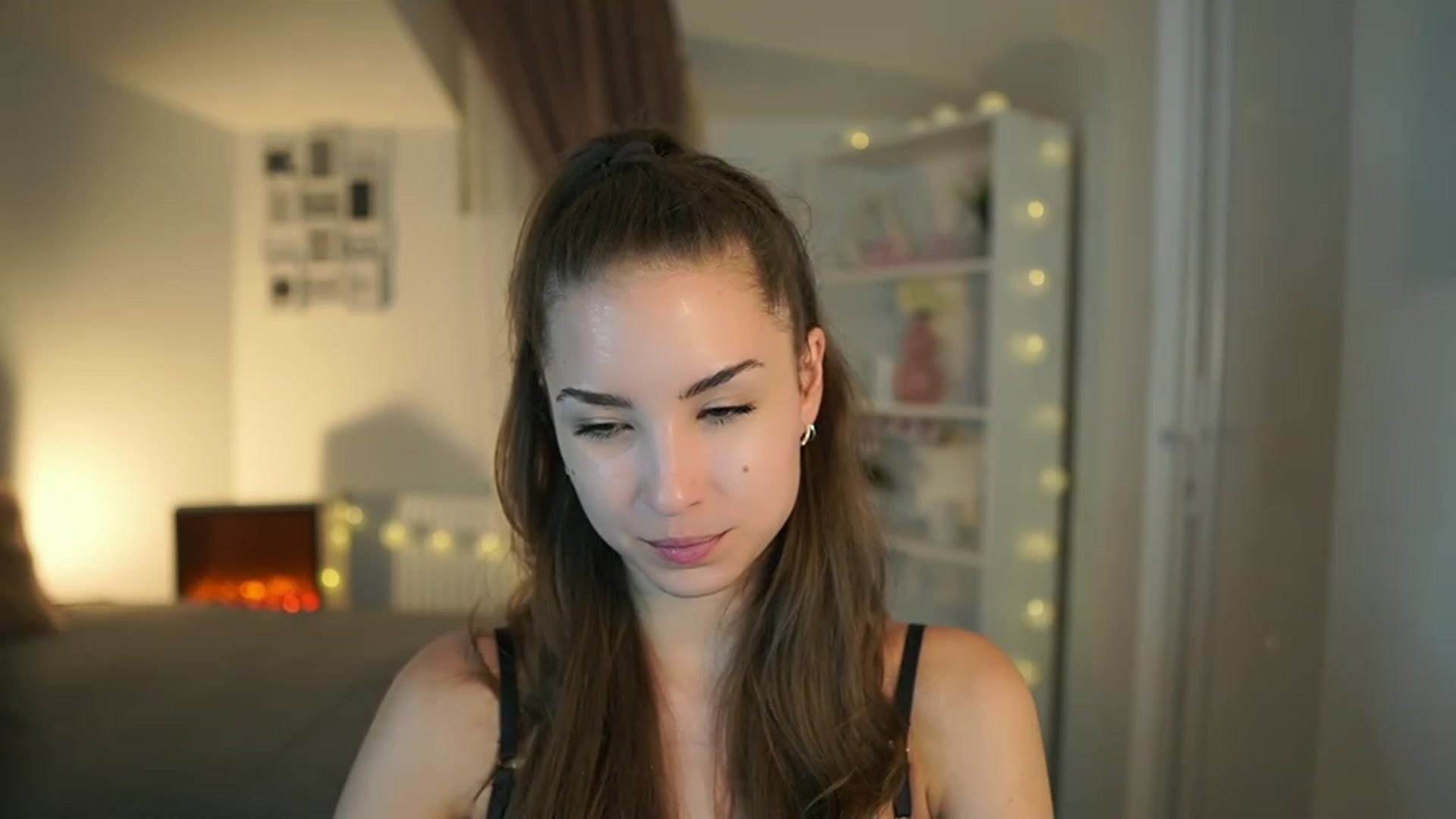 Gallery image thumbnail from Shy_jane's myfreecams stream on, 06/16/2023, 17:23 image 17 of 20