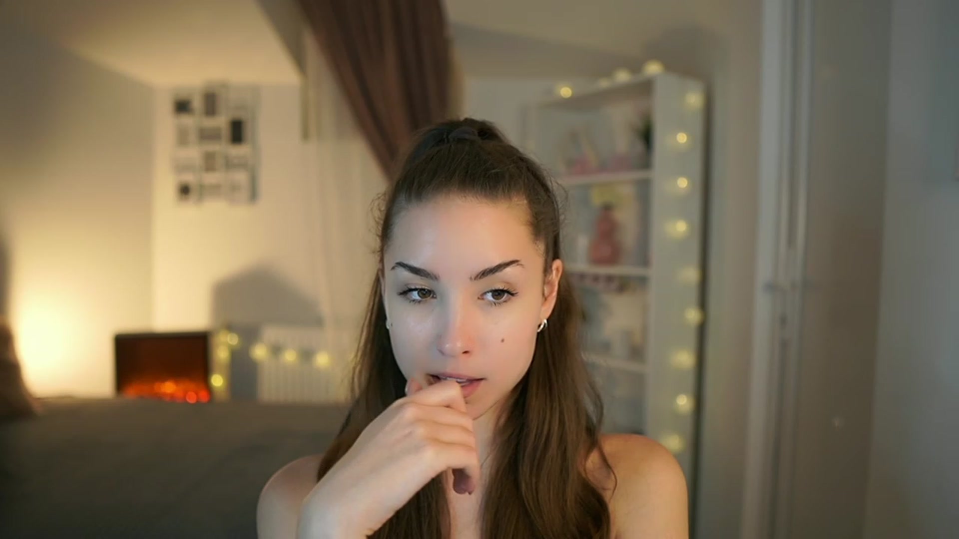 Gallery image thumbnail from Shy_jane's myfreecams stream on, 06/16/2023, 17:23 image 11 of 20