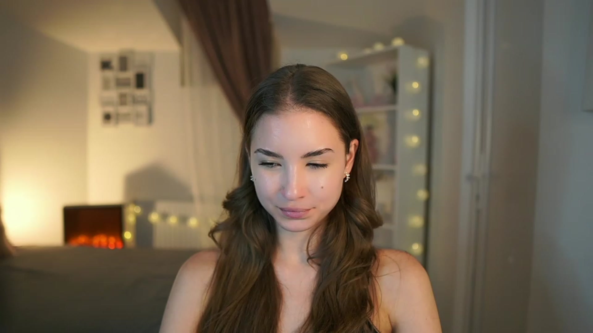 Gallery image thumbnail from Shy_jane's myfreecams stream on, 06/18/2023, 13:57 image 10 of 20