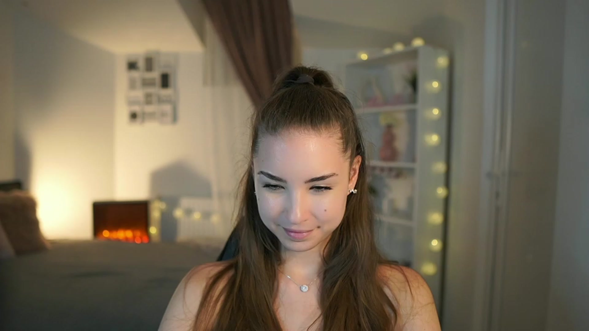 Gallery image thumbnail from Shy_jane's myfreecams stream on, 06/20/2023, 15:15 image 10 of 20
