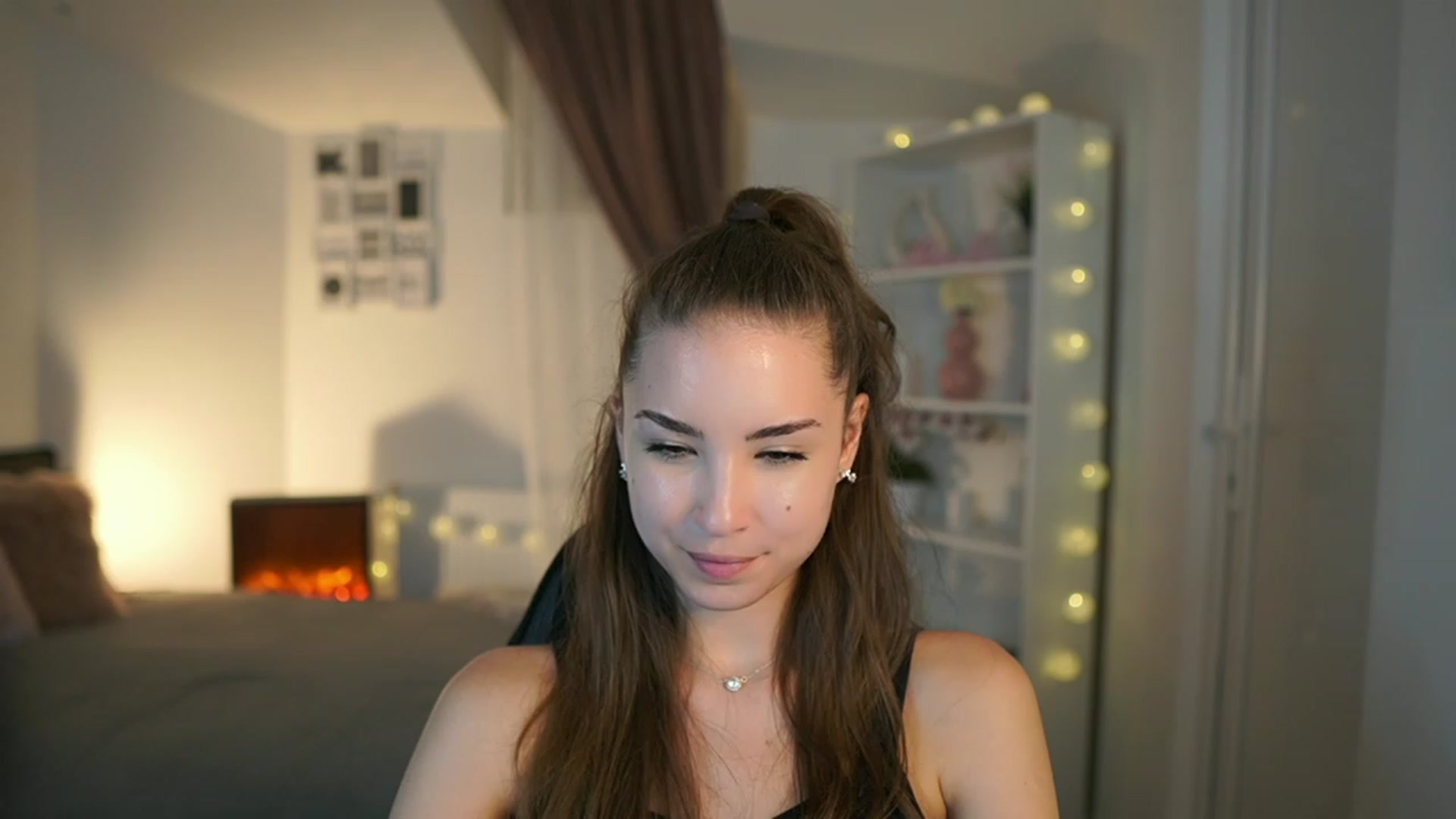 Gallery image thumbnail from Shy_jane's myfreecams stream on, 06/20/2023, 16:28 image 17 of 20