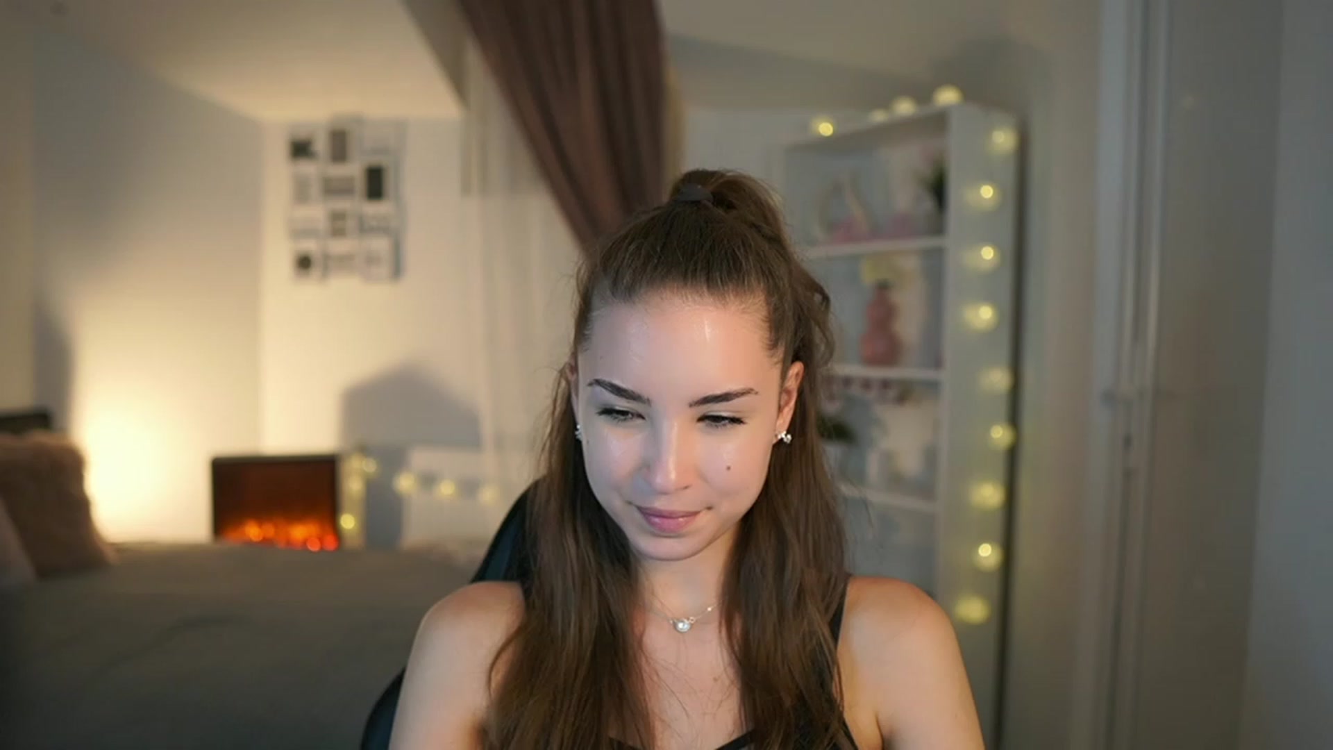 Gallery image thumbnail from Shy_jane's myfreecams stream on, 06/20/2023, 16:28 image 18 of 20