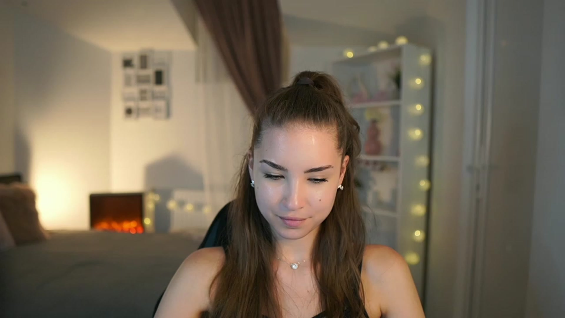 Gallery image thumbnail from Shy_jane's myfreecams stream on, 06/20/2023, 16:28 image 19 of 20