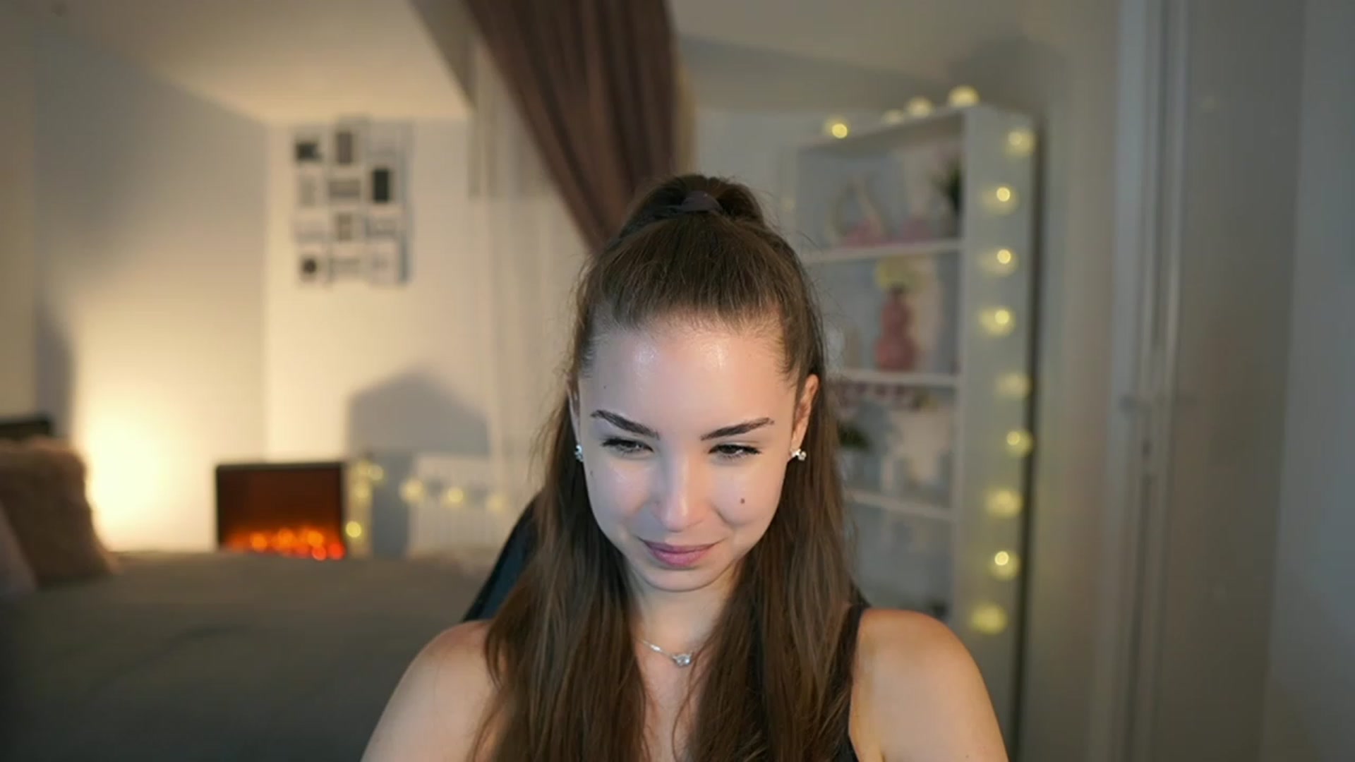 Gallery image thumbnail from Shy_jane's myfreecams stream on, 06/20/2023, 16:28 image 9 of 20