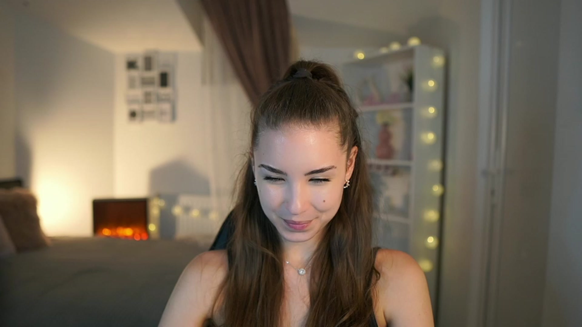 Gallery image thumbnail from Shy_jane's myfreecams stream on, 06/20/2023, 16:28 image 1 of 20