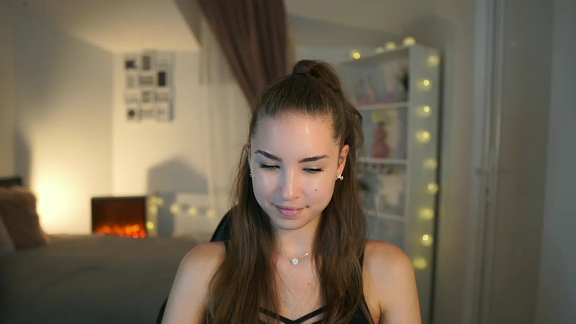 Gallery image thumbnail from Shy_jane's myfreecams stream on, 06/20/2023, 16:28 image 13 of 20