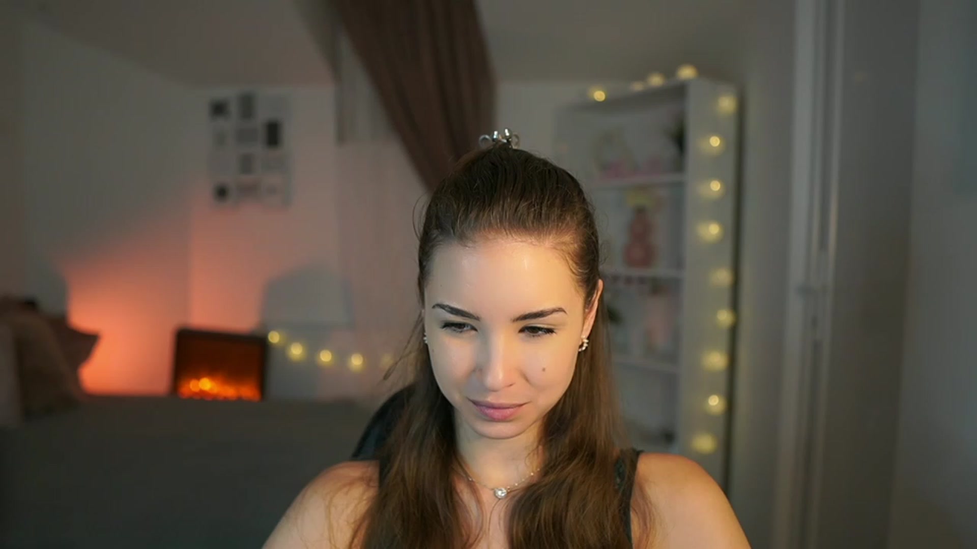Gallery image thumbnail from Shy_jane's myfreecams stream on, 06/26/2023, 12:14 image 18 of 20