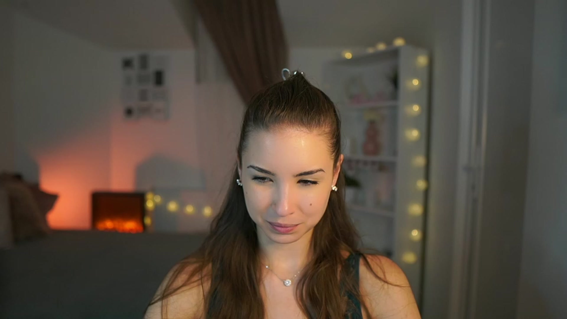Gallery image thumbnail from Shy_jane's myfreecams stream on, 06/26/2023, 13:44 image 13 of 20