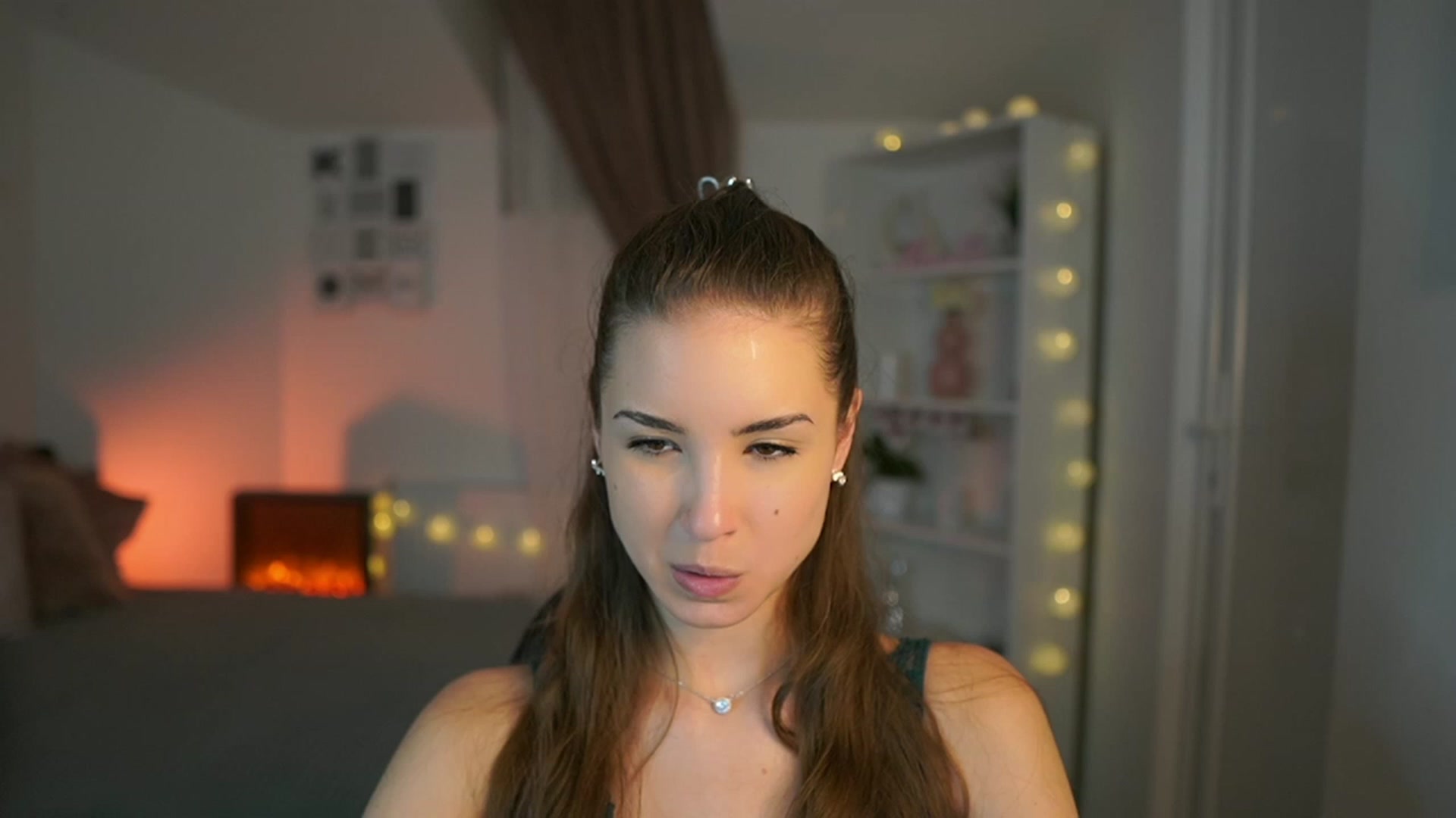 Gallery image thumbnail from Shy_jane's myfreecams stream on, 06/26/2023, 13:44 image 17 of 20