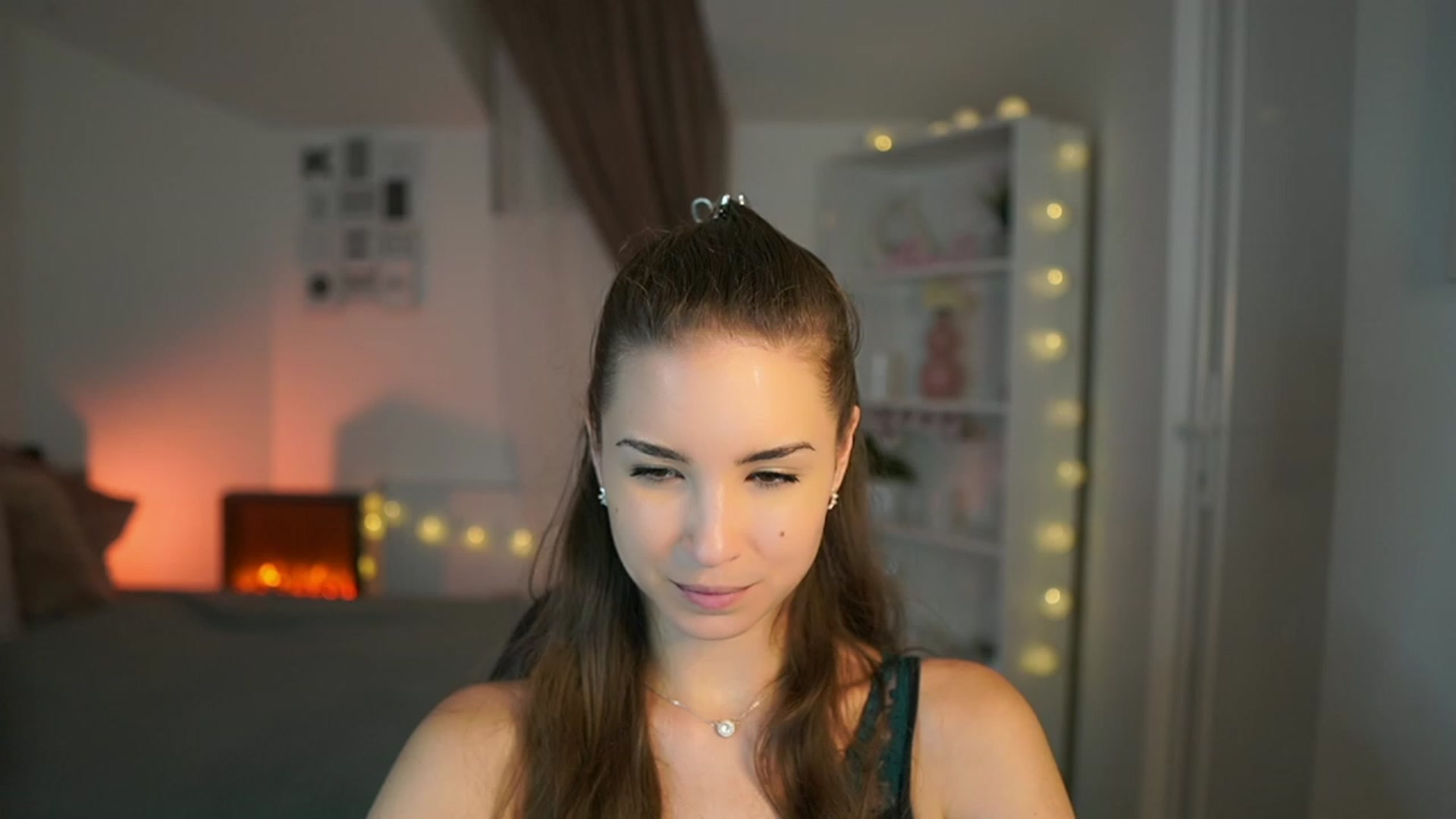 Gallery image thumbnail from Shy_jane's myfreecams stream on, 06/26/2023, 17:03 image 4 of 20