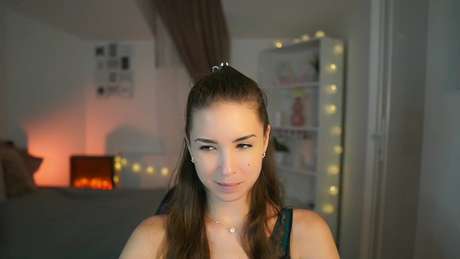 Gallery image thumbnail from Shy_jane's myfreecams stream on, 06/26/2023, 17:03 image 5 of 20