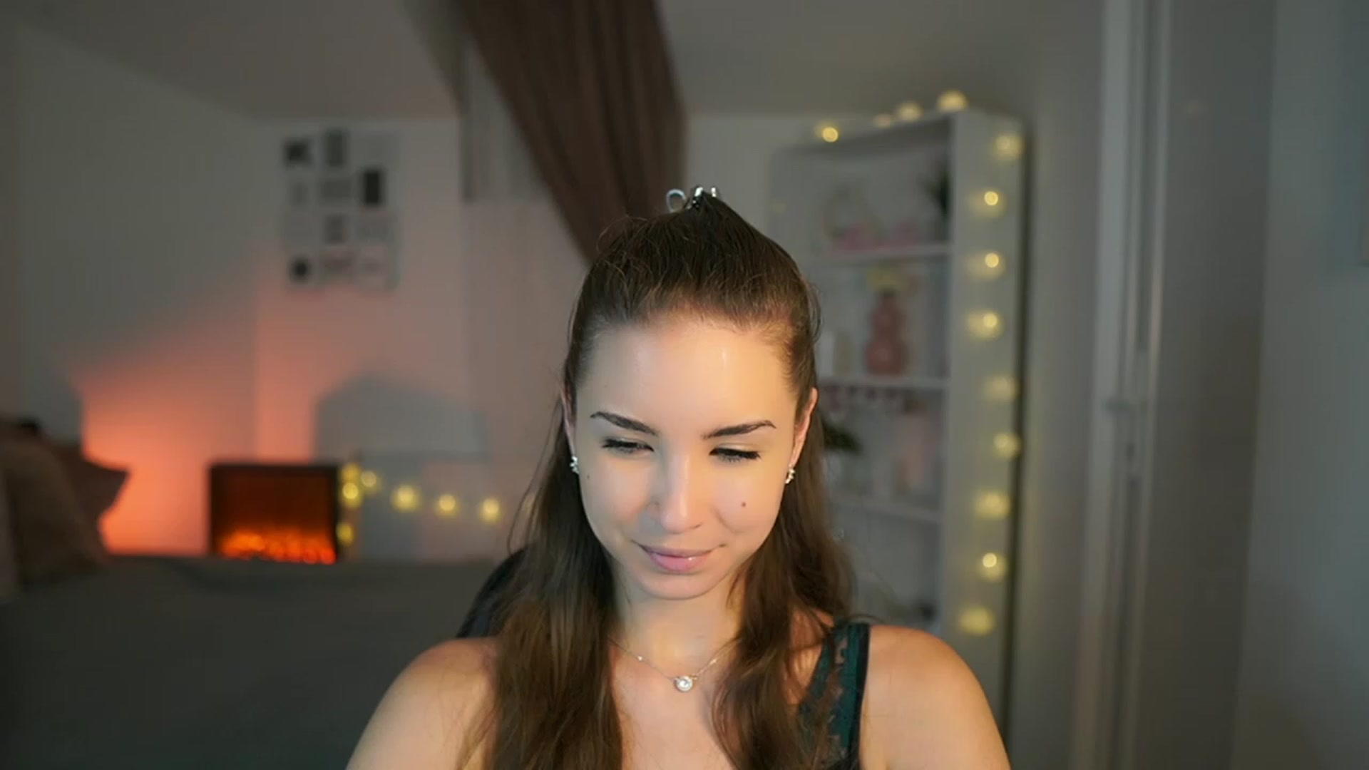 Gallery image thumbnail from Shy_jane's myfreecams stream on, 06/26/2023, 17:03 image 6 of 20