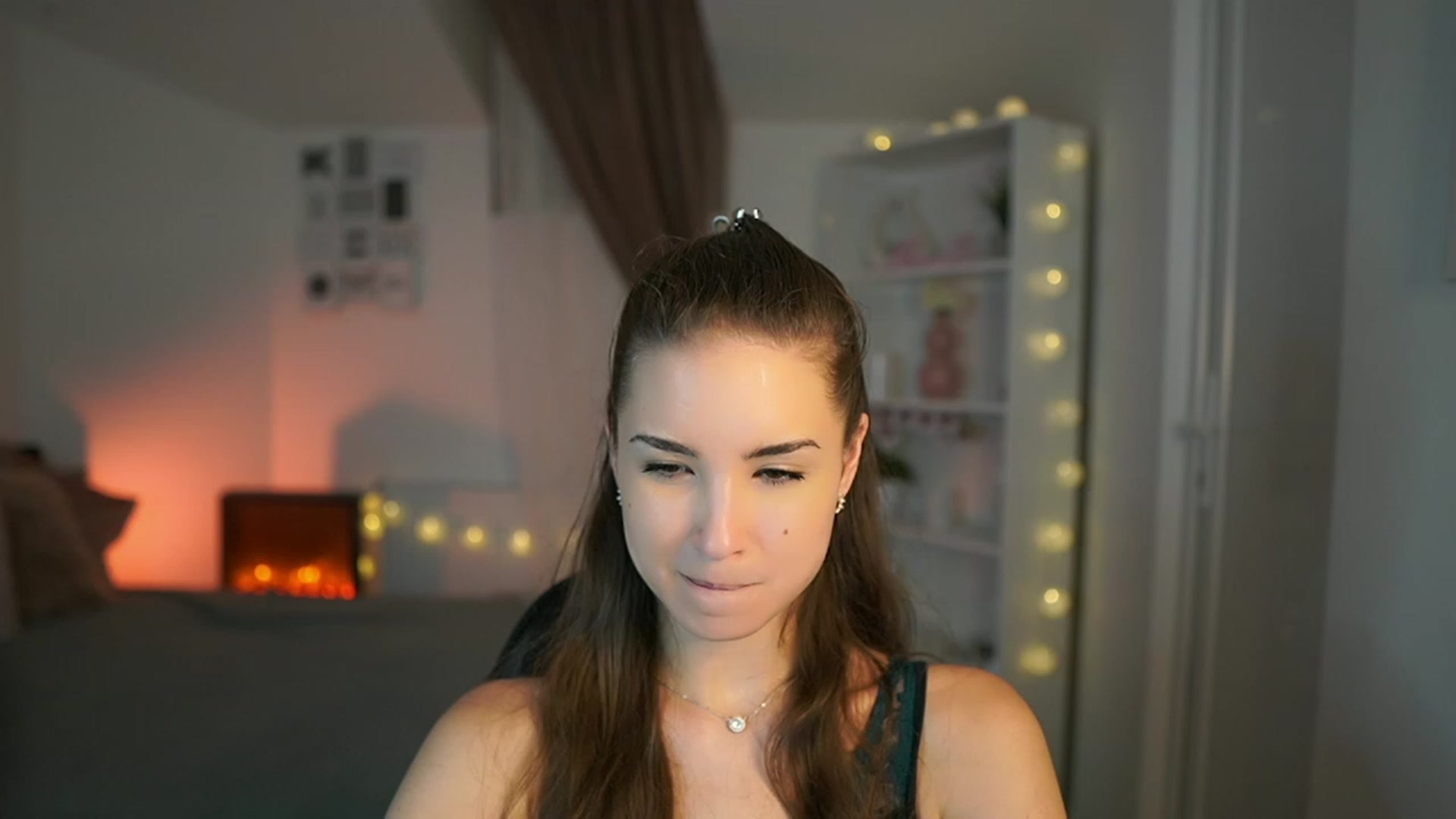 Gallery image thumbnail from Shy_jane's myfreecams stream on, 06/26/2023, 17:03 image 10 of 20