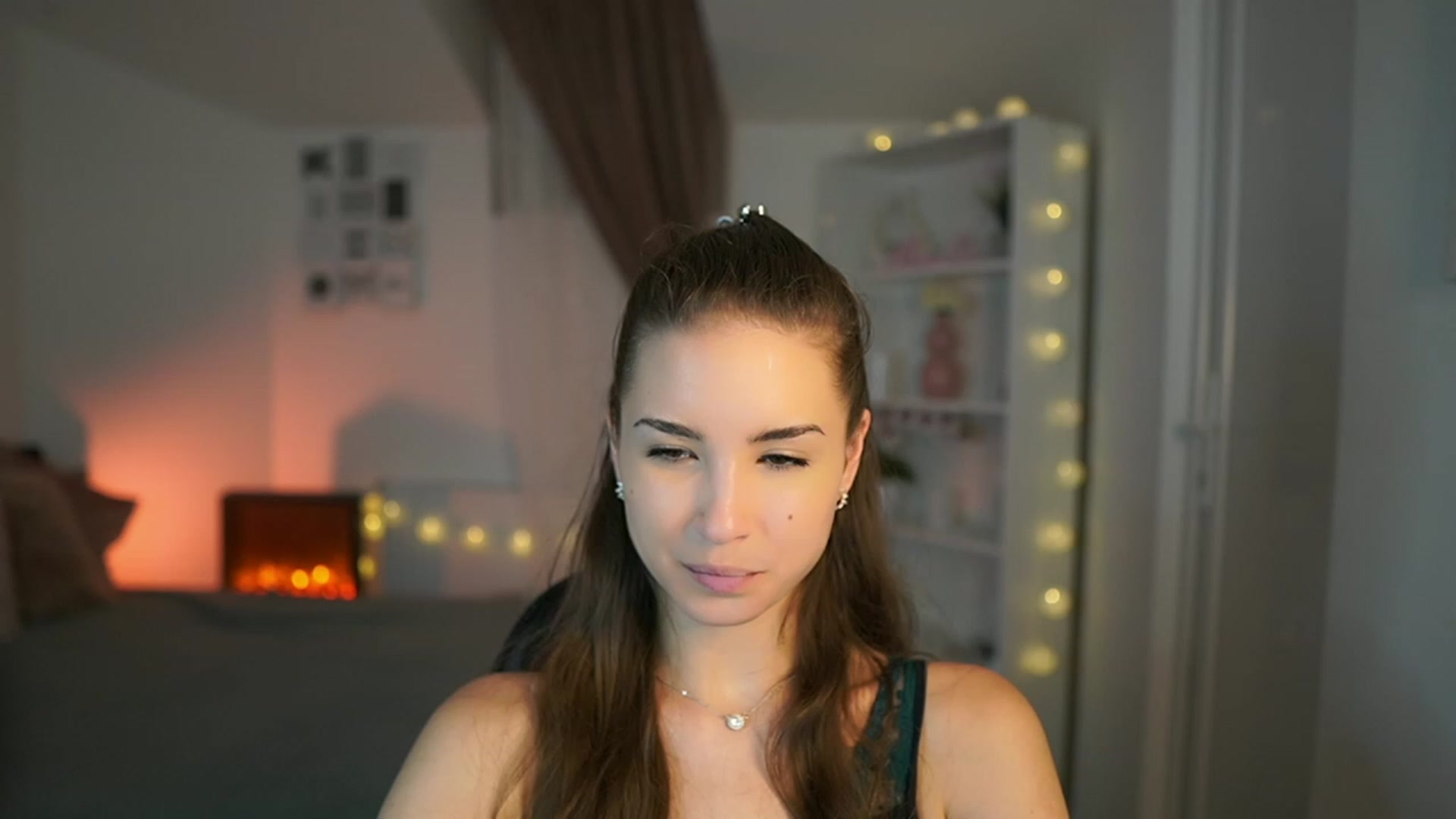 Gallery image thumbnail from Shy_jane's myfreecams stream on, 06/26/2023, 17:03 image 7 of 20