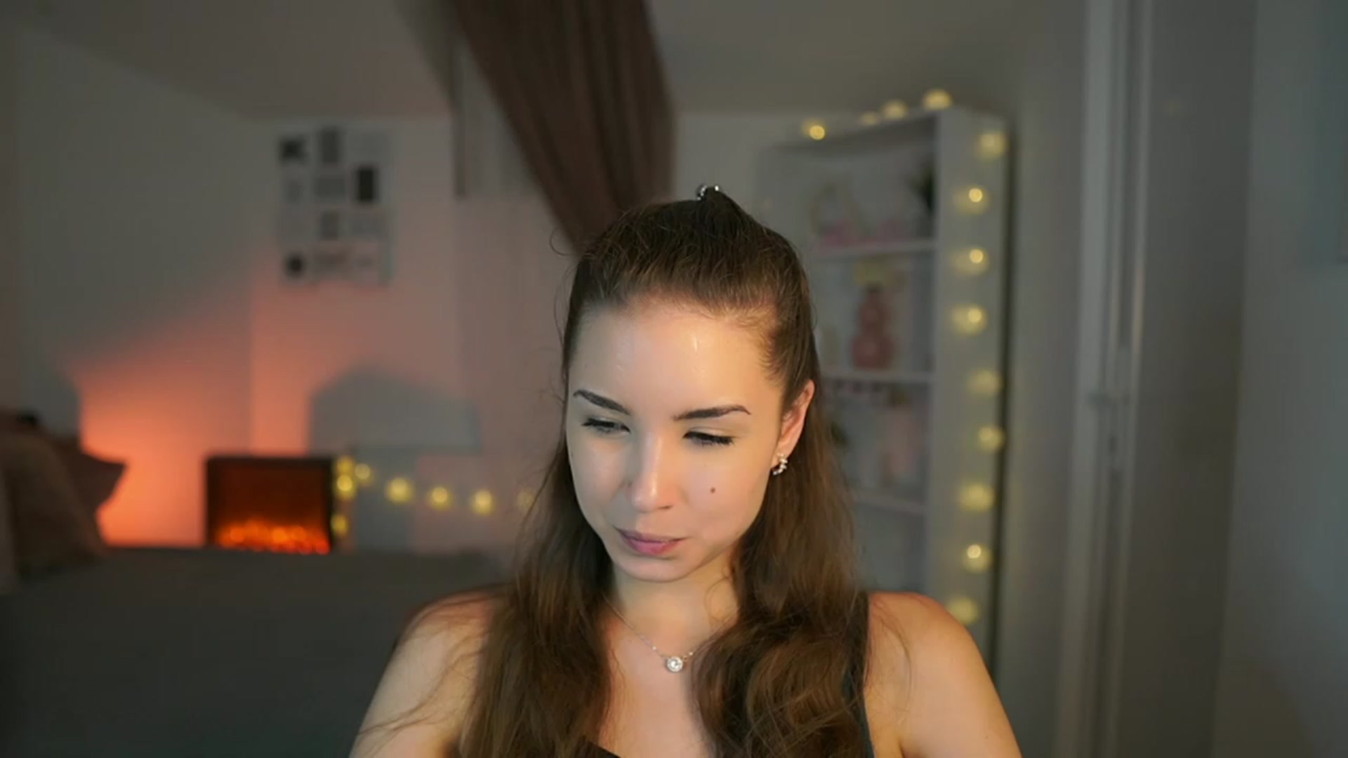 Gallery image thumbnail from Shy_jane's myfreecams stream on, 06/26/2023, 17:39 image 6 of 20