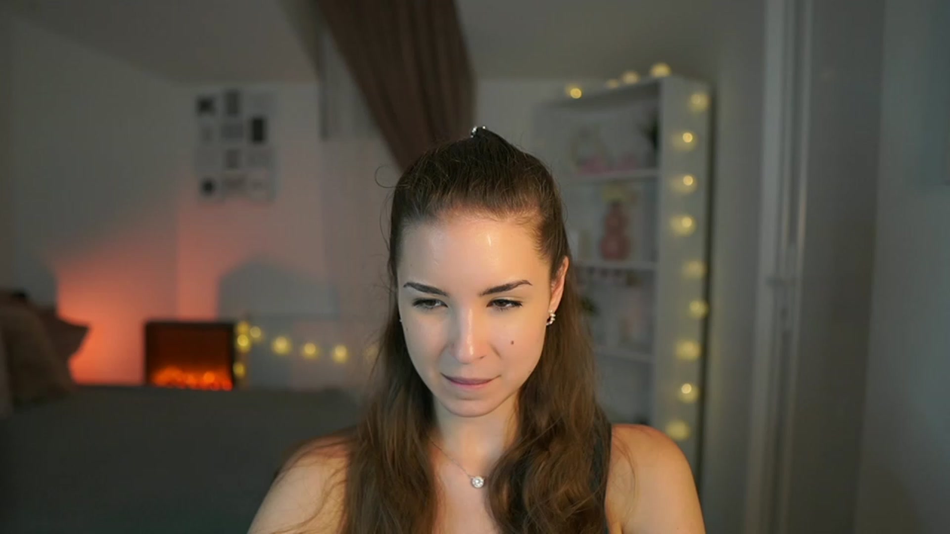 Gallery image thumbnail from Shy_jane's myfreecams stream on, 06/26/2023, 17:39 image 7 of 20