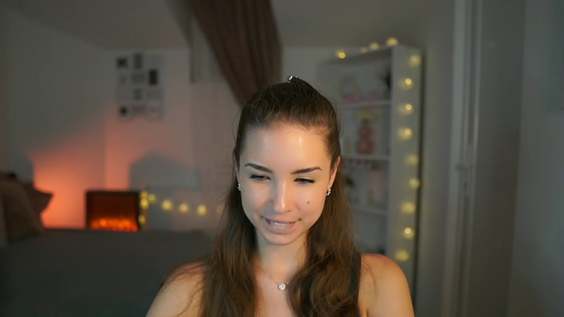 Gallery image thumbnail from Shy_jane's myfreecams stream on, 06/26/2023, 17:39 image 9 of 20