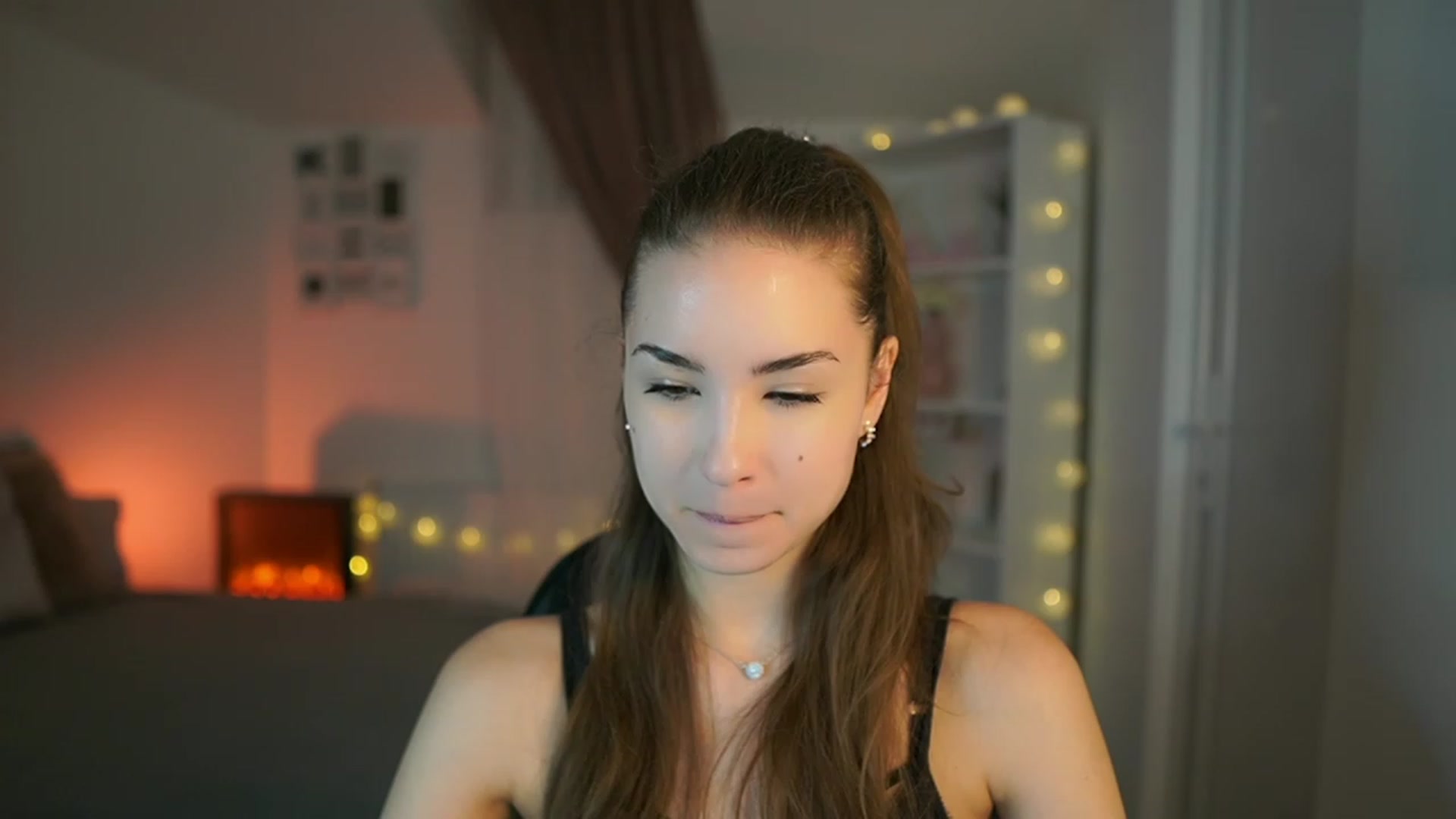Gallery image thumbnail from Shy_jane's myfreecams stream on, 06/30/2023, 08:45 image 6 of 20