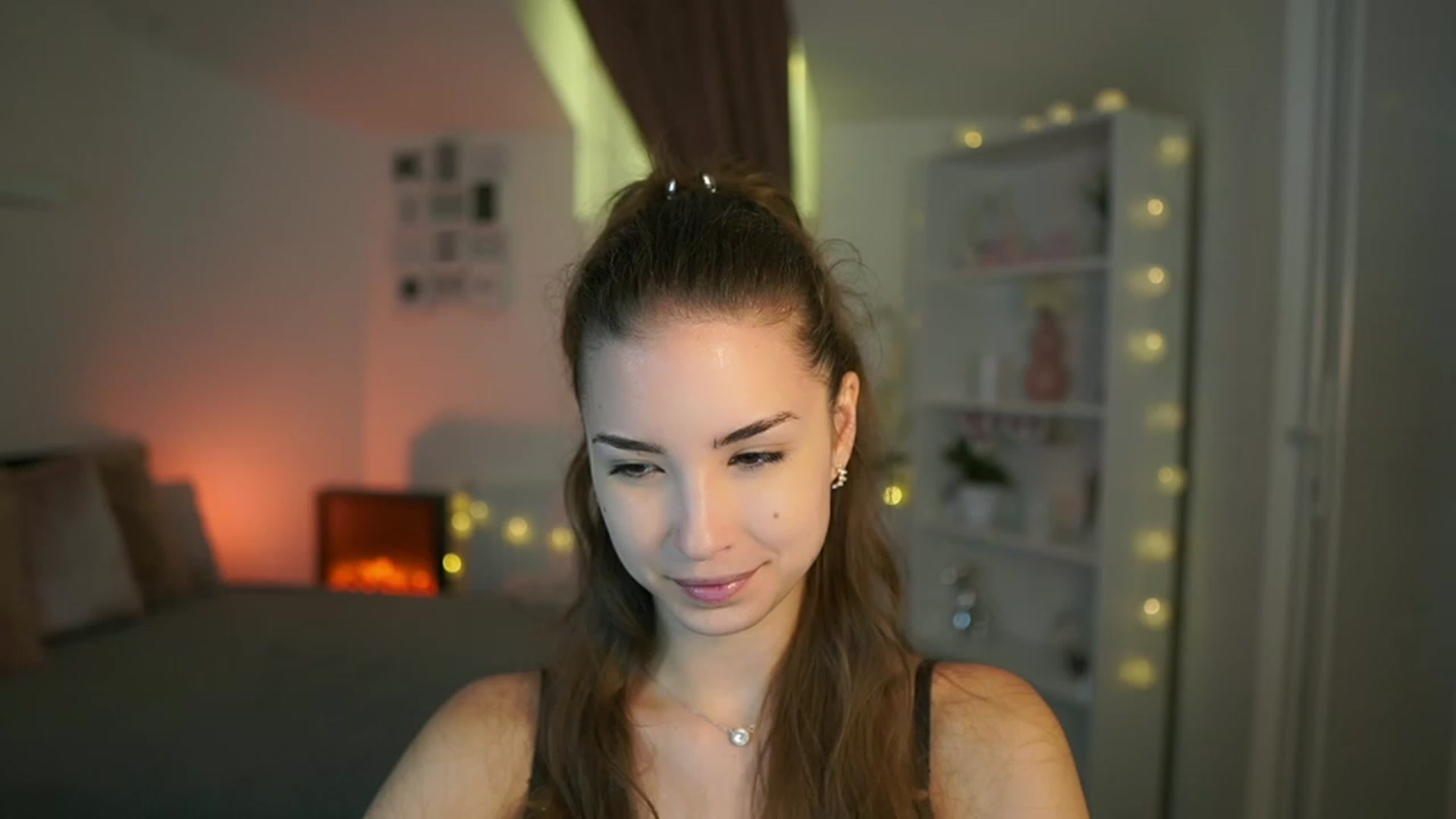 Gallery image thumbnail from Shy_jane's myfreecams stream on, 07/08/2023, 09:43 image 10 of 20