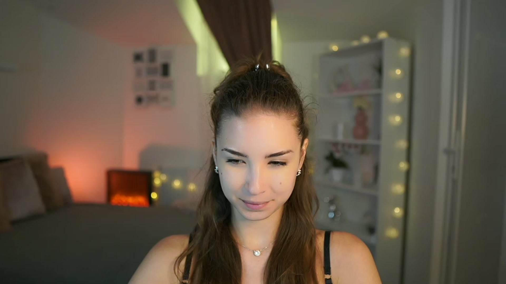 Gallery image thumbnail from Shy_jane's myfreecams stream on, 07/08/2023, 11:50 image 10 of 20