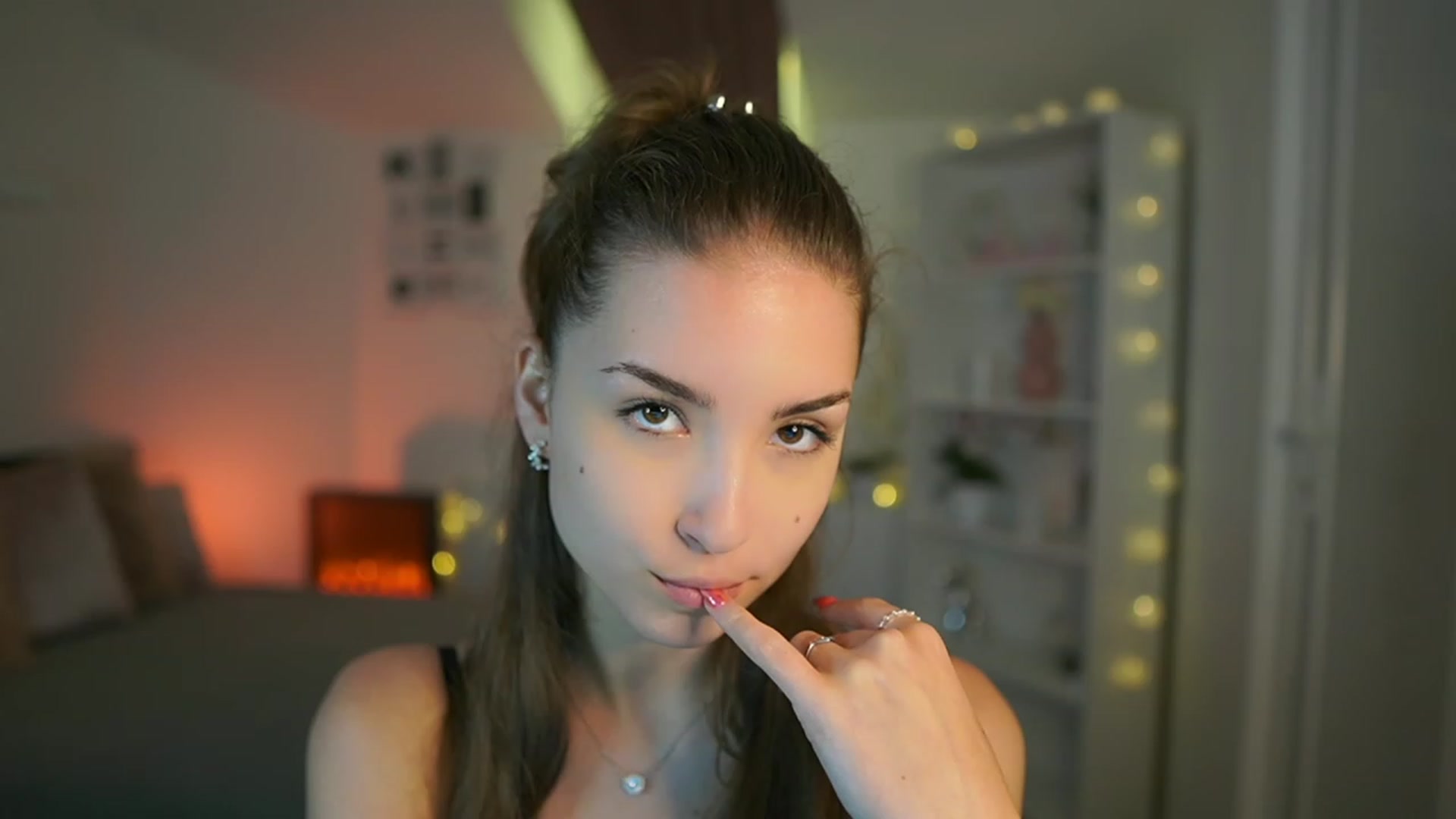 Gallery image thumbnail from Shy_jane's myfreecams stream on, 07/08/2023, 13:14 image 1 of 20