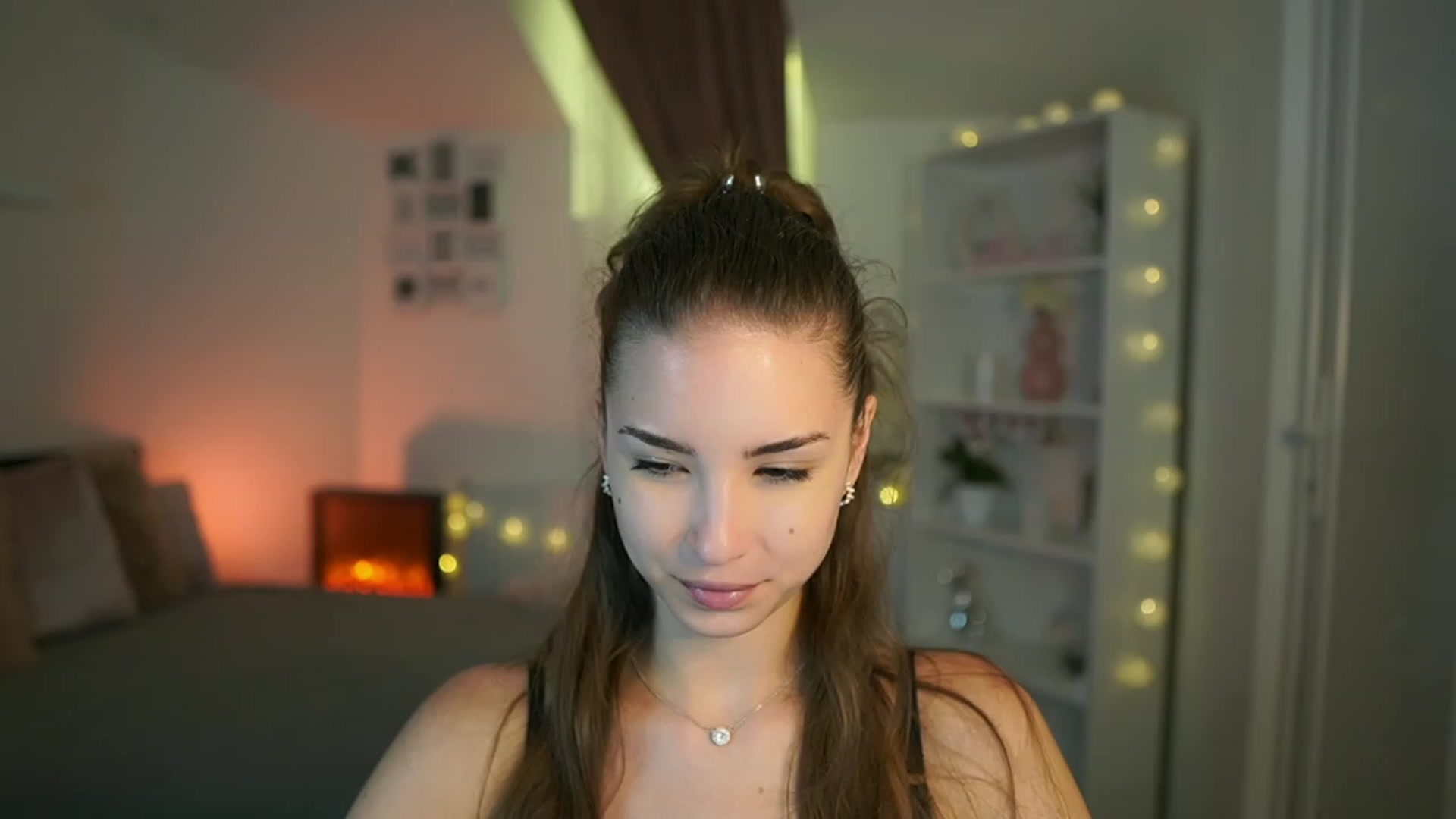 Gallery image thumbnail from Shy_jane's myfreecams stream on, 07/08/2023, 14:37 image 10 of 20