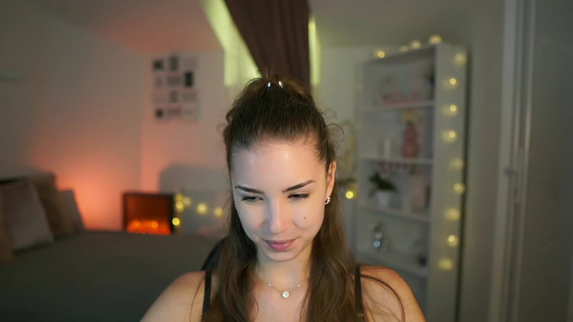Gallery image thumbnail from Shy_jane's myfreecams stream on, 07/08/2023, 14:37 image 15 of 20