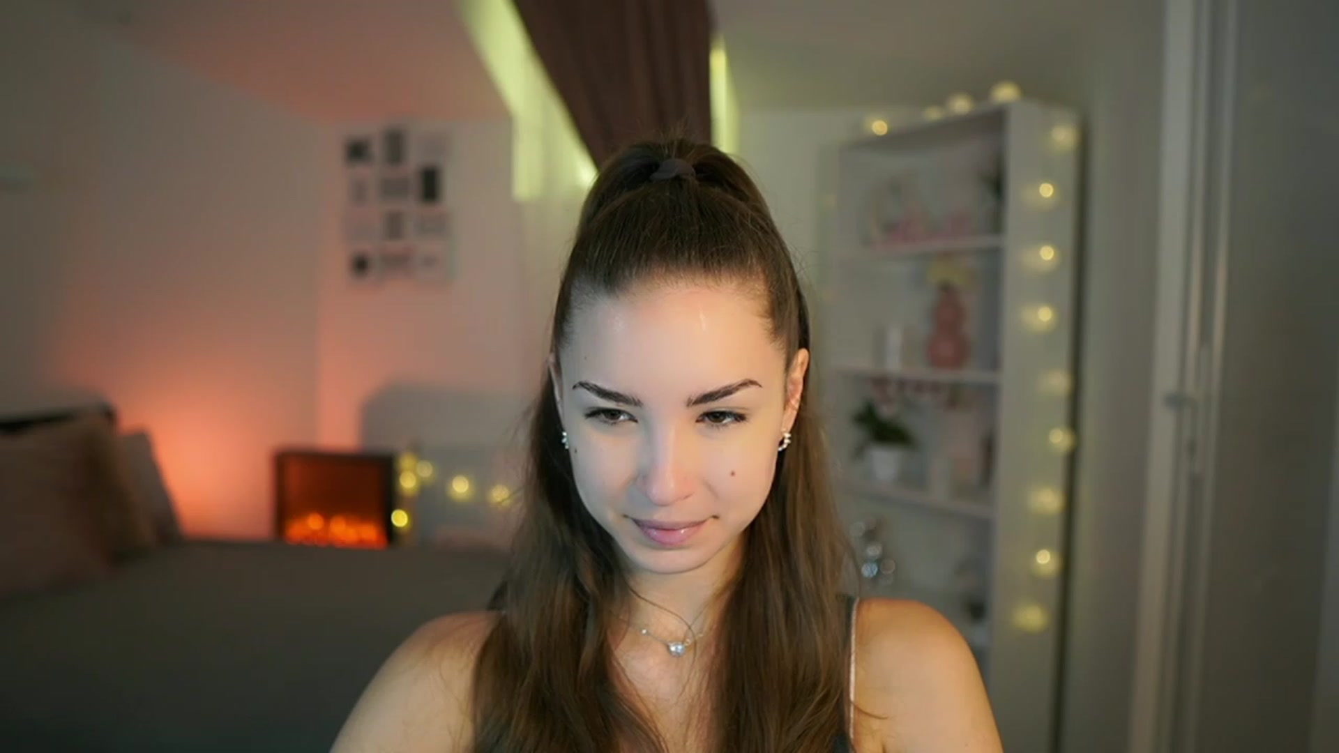 Gallery image thumbnail from Shy_jane's myfreecams stream on, 07/09/2023, 08:50 image 2 of 20