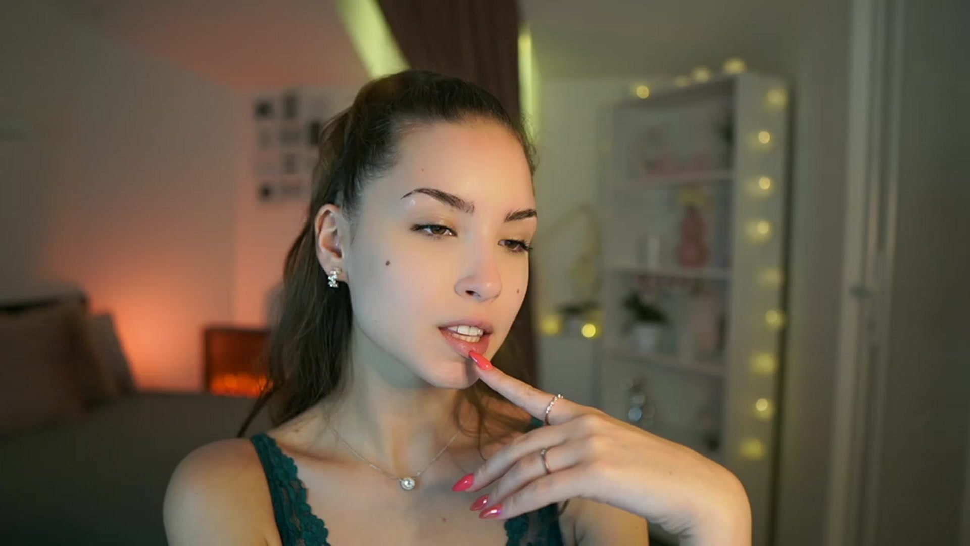 Gallery image thumbnail from Shy_jane's myfreecams stream on, 07/09/2023, 11:40 image 10 of 20