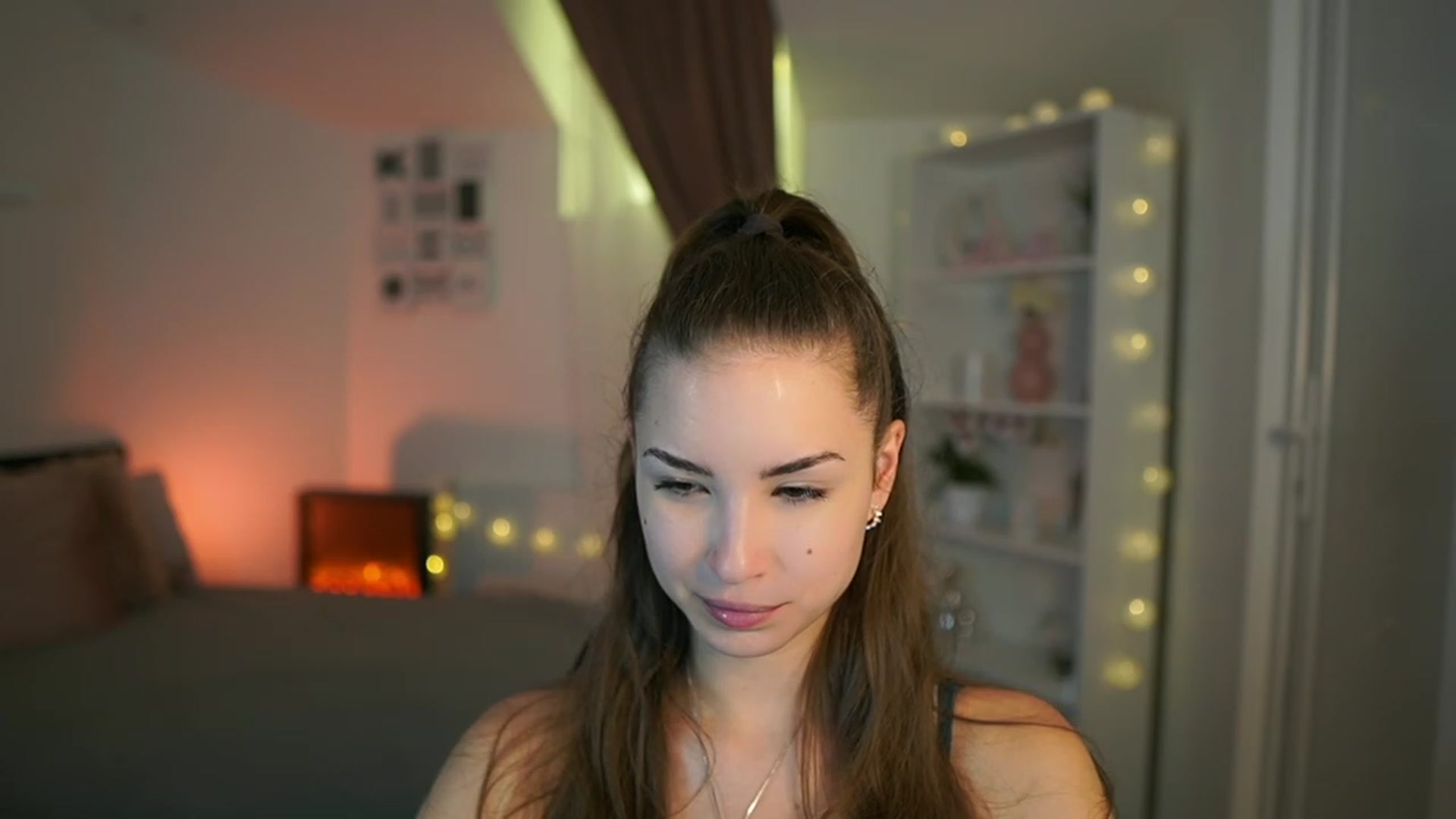 Gallery image thumbnail from Shy_jane's myfreecams stream on, 07/09/2023, 14:04 image 4 of 20