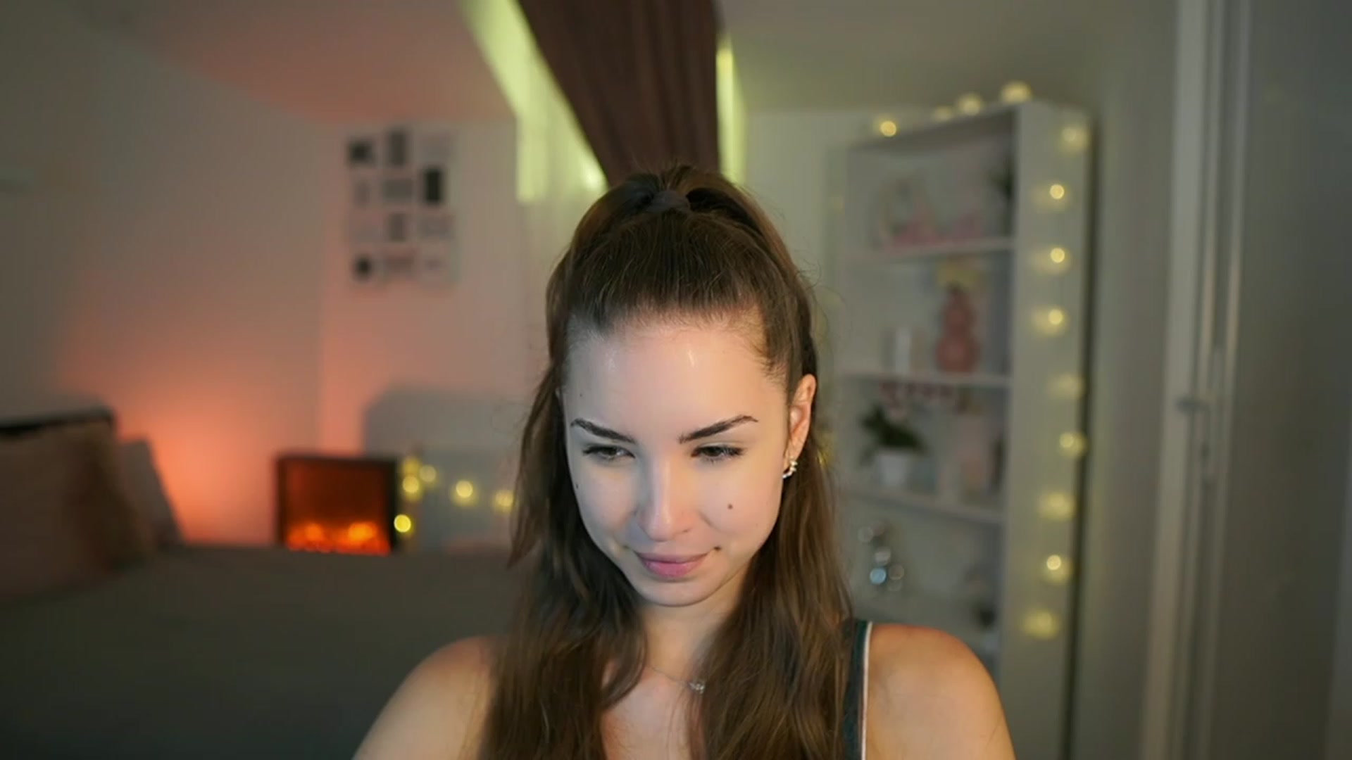 Gallery image thumbnail from Shy_jane's myfreecams stream on, 07/09/2023, 16:36 image 2 of 20