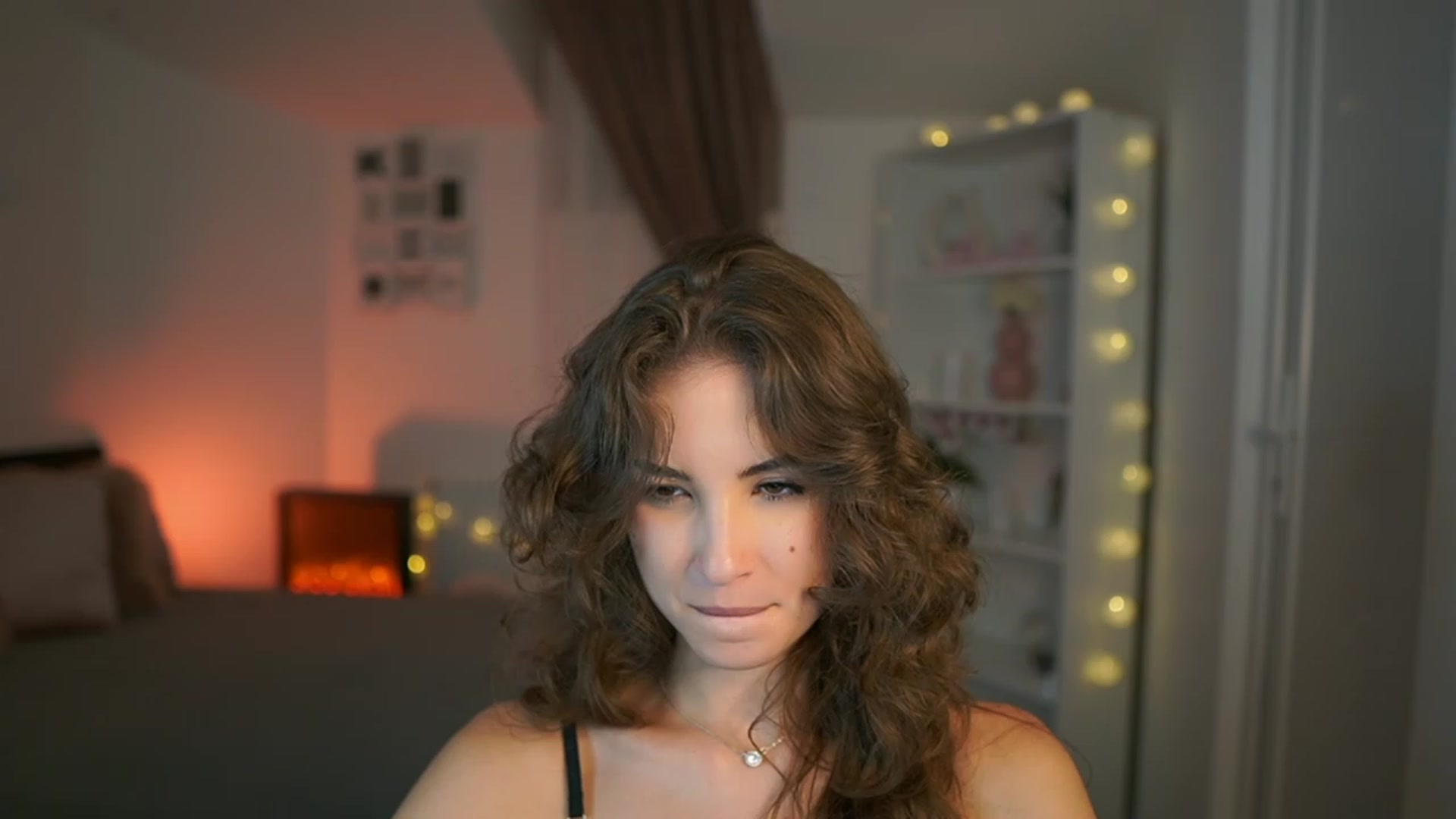 Gallery image thumbnail from Shy_jane's myfreecams stream on, 07/14/2023, 14:12 image 14 of 20
