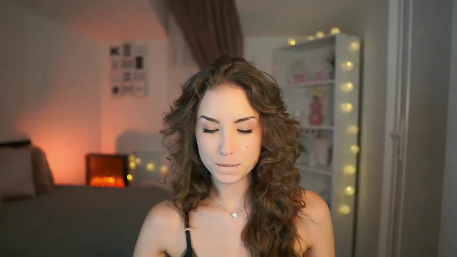 Gallery image thumbnail from Shy_jane's myfreecams stream on, 07/14/2023, 14:12 image 1 of 20