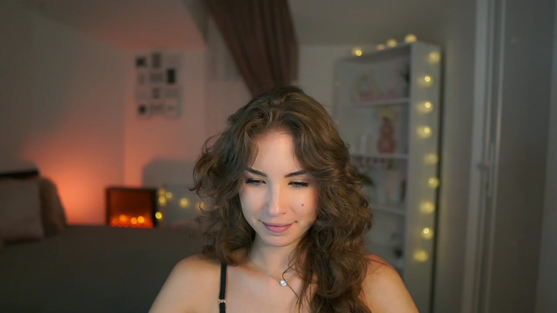 Gallery image thumbnail from Shy_jane's myfreecams stream on, 07/14/2023, 14:12 image 10 of 20