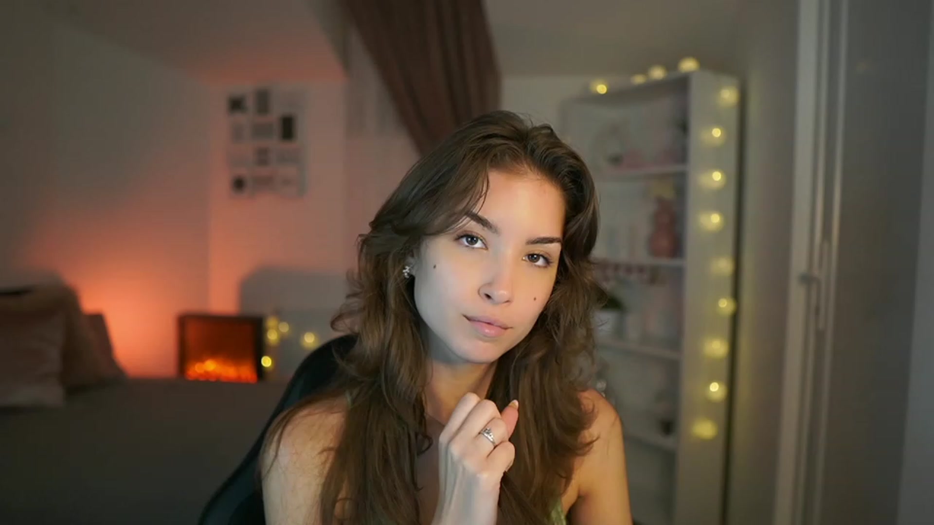 Gallery image thumbnail from Shy_jane's myfreecams stream on, 07/18/2023, 09:36 image 10 of 20