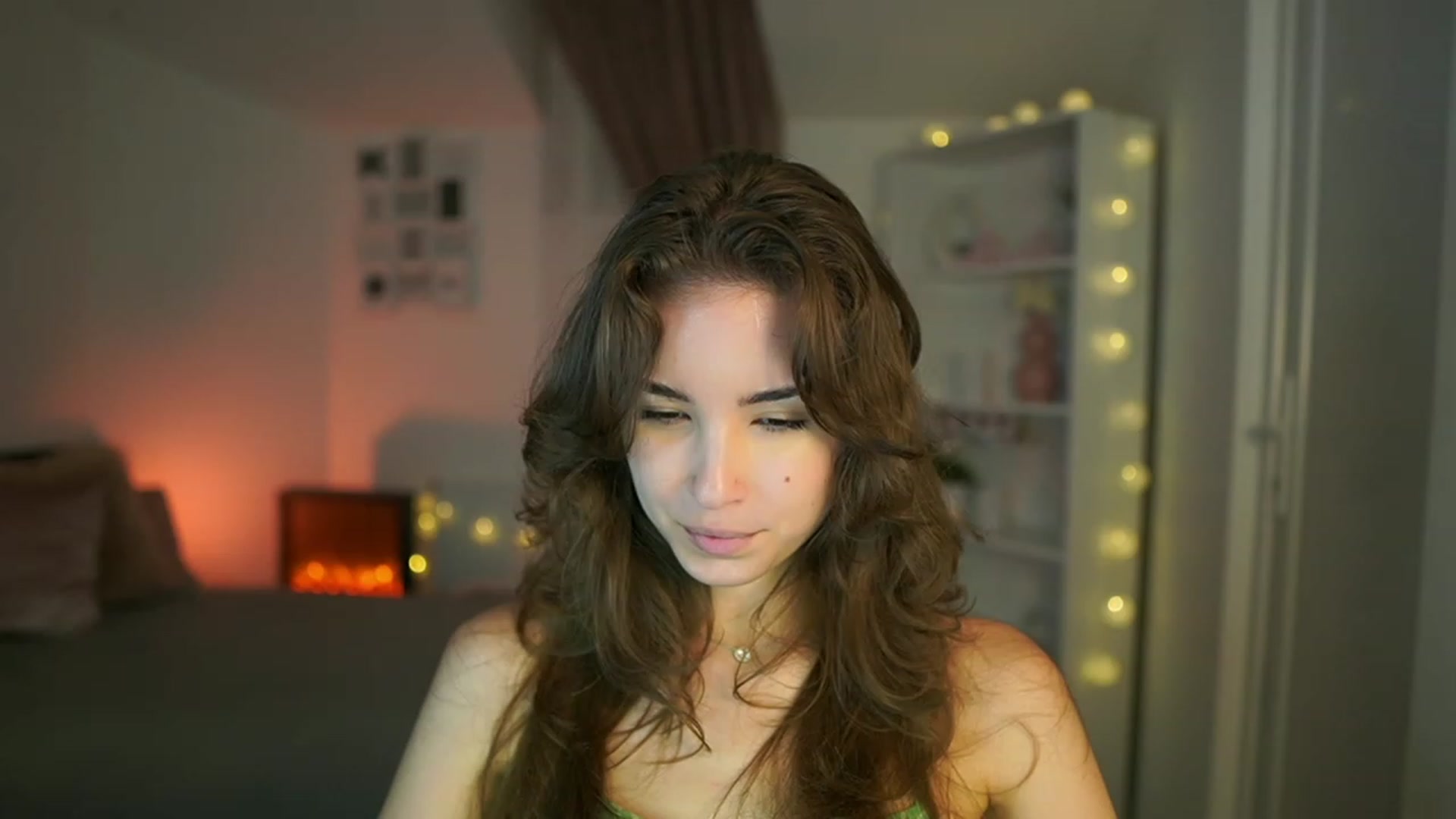 Gallery image thumbnail from Shy_jane's myfreecams stream on, 07/18/2023, 11:24 image 12 of 20
