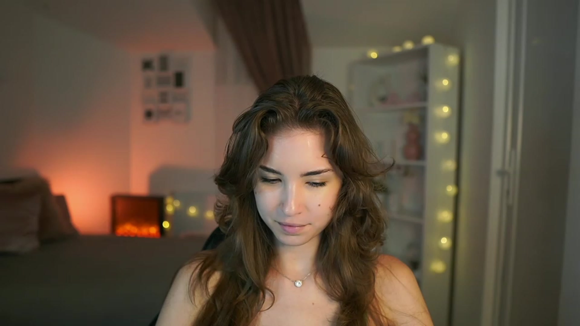 Gallery image thumbnail from Shy_jane's myfreecams stream on, 07/18/2023, 12:10 image 13 of 20