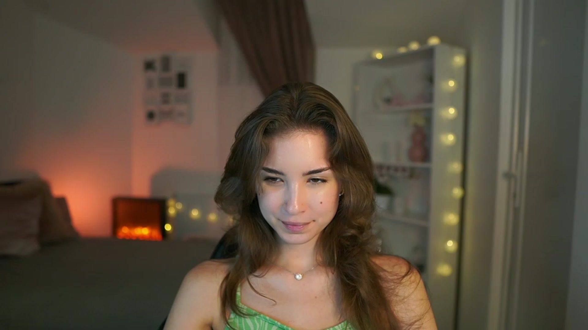 Gallery image thumbnail from Shy_jane's myfreecams stream on, 07/18/2023, 13:17 image 8 of 20