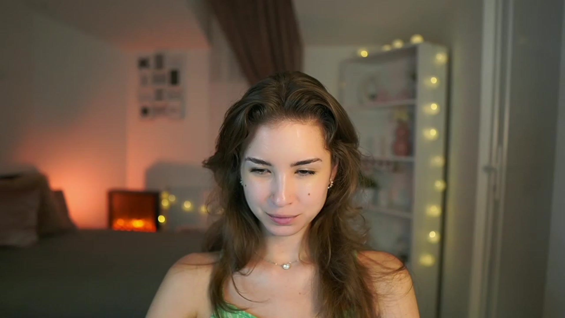 Gallery image thumbnail from Shy_jane's myfreecams stream on, 07/18/2023, 13:17 image 17 of 20