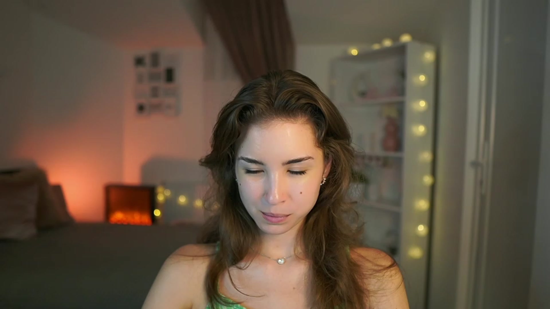 Gallery image thumbnail from Shy_jane's myfreecams stream on, 07/18/2023, 13:17 image 16 of 20