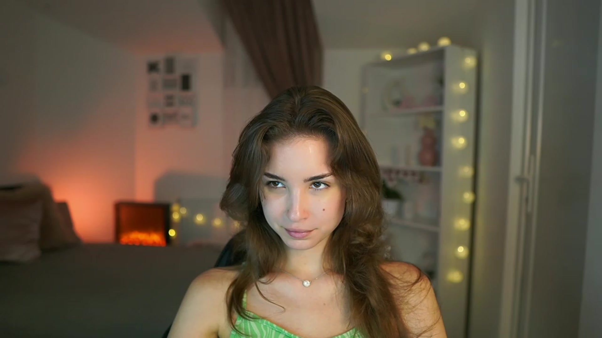 Gallery image thumbnail from Shy_jane's myfreecams stream on, 07/18/2023, 13:17 image 10 of 20