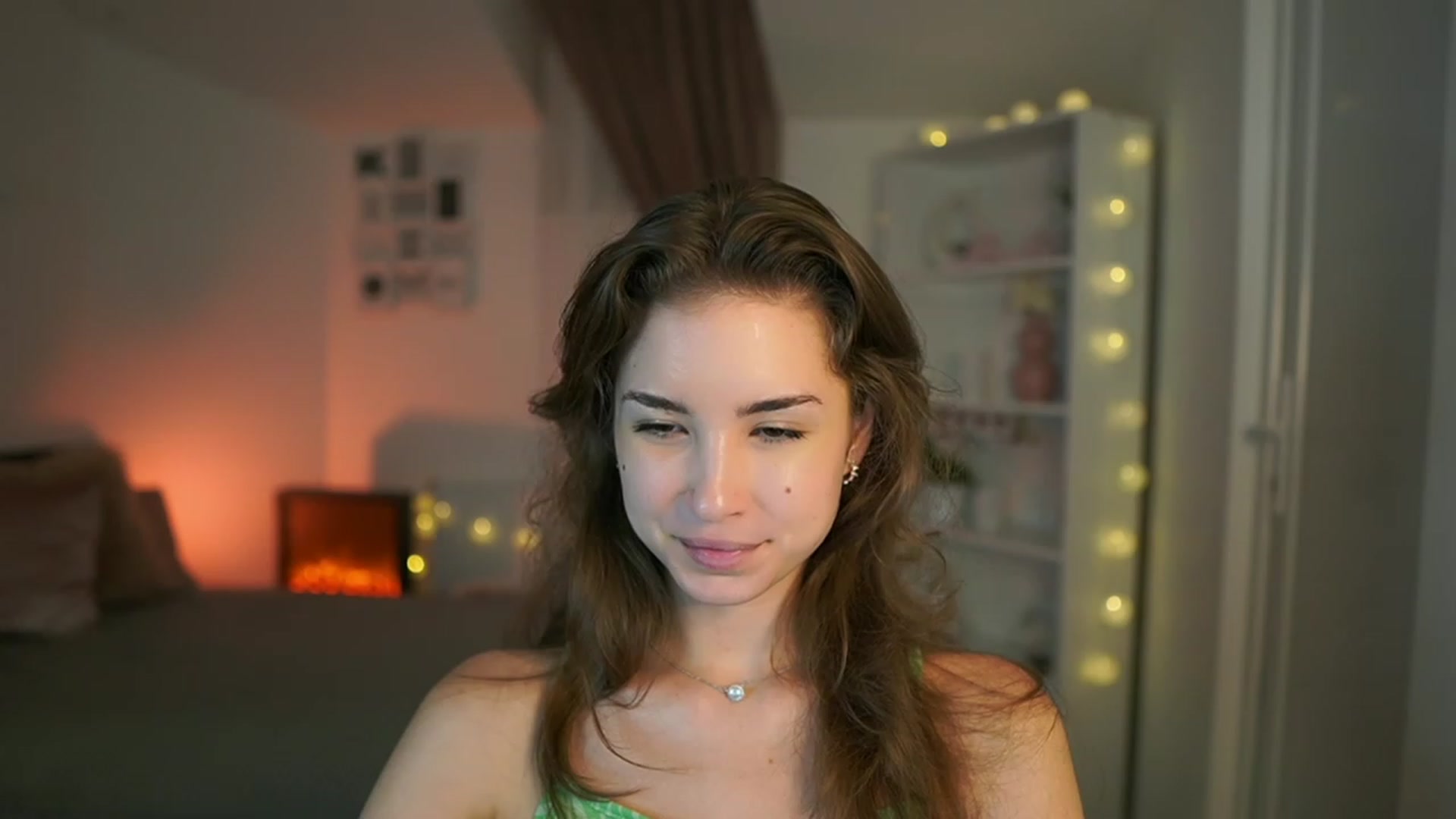Gallery image thumbnail from Shy_jane's myfreecams stream on, 07/18/2023, 13:17 image 14 of 20