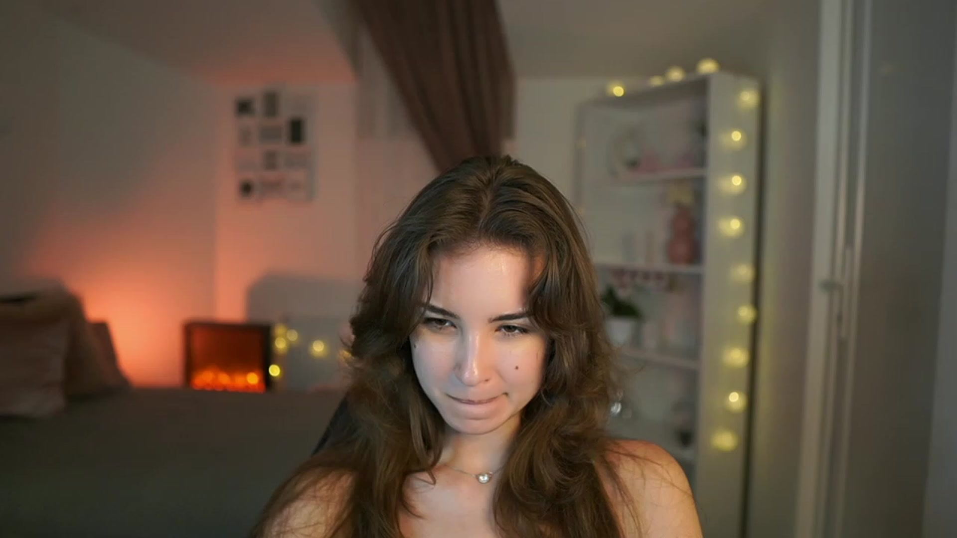 Gallery image thumbnail from Shy_jane's myfreecams stream on, 07/18/2023, 17:08 image 10 of 20