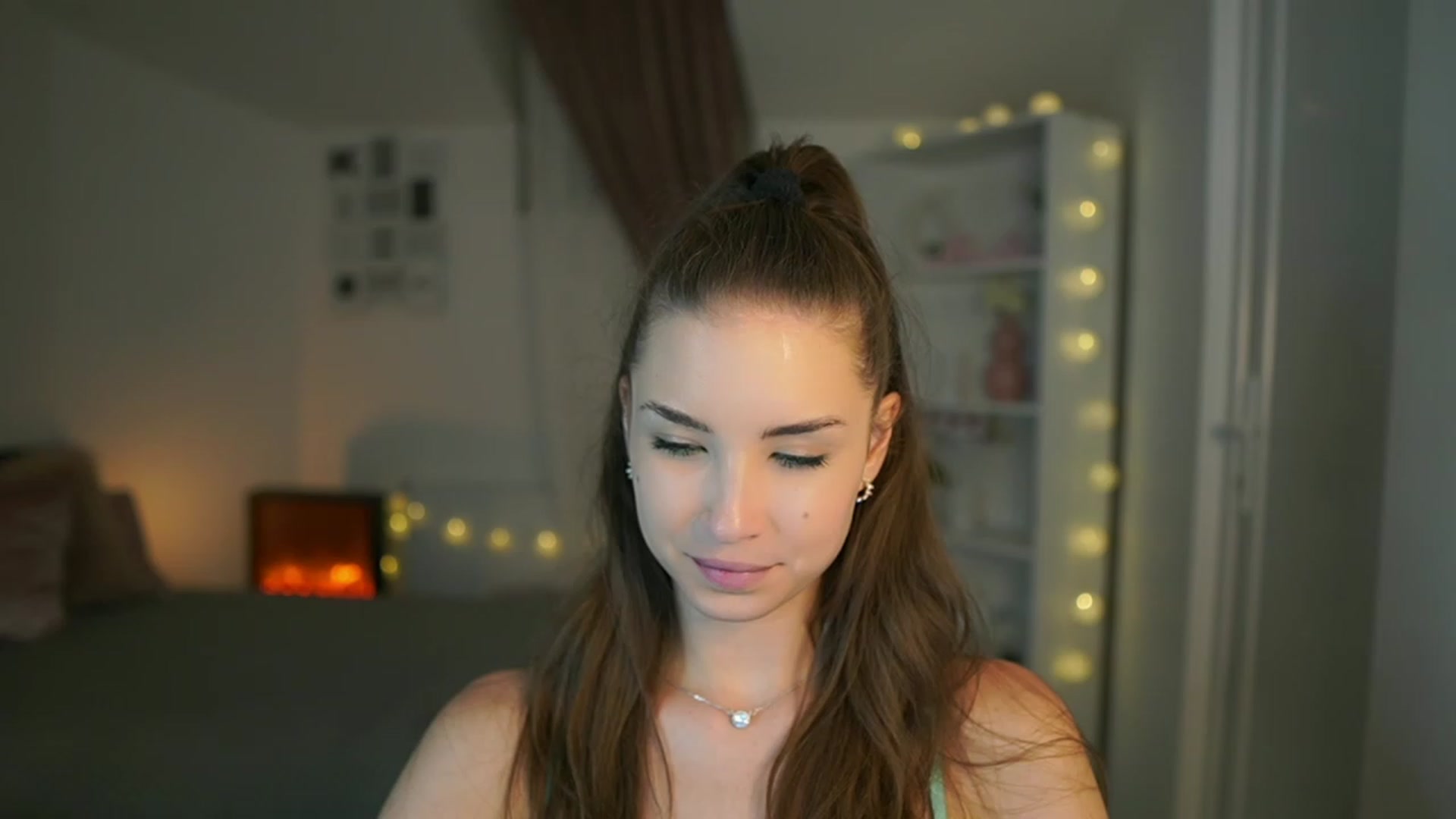 Gallery image thumbnail from Shy_jane's myfreecams stream on, 07/20/2023, 17:31 image 8 of 20
