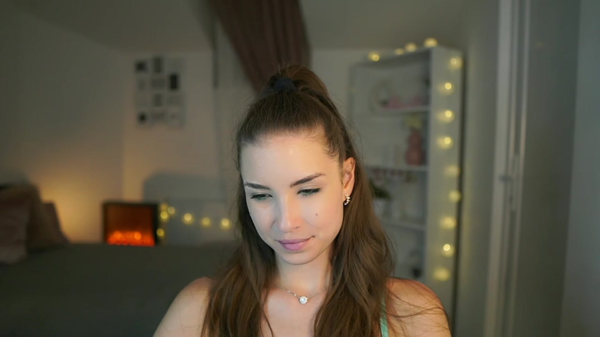 Gallery image thumbnail from Shy_jane's myfreecams stream on, 07/20/2023, 17:31 image 10 of 20