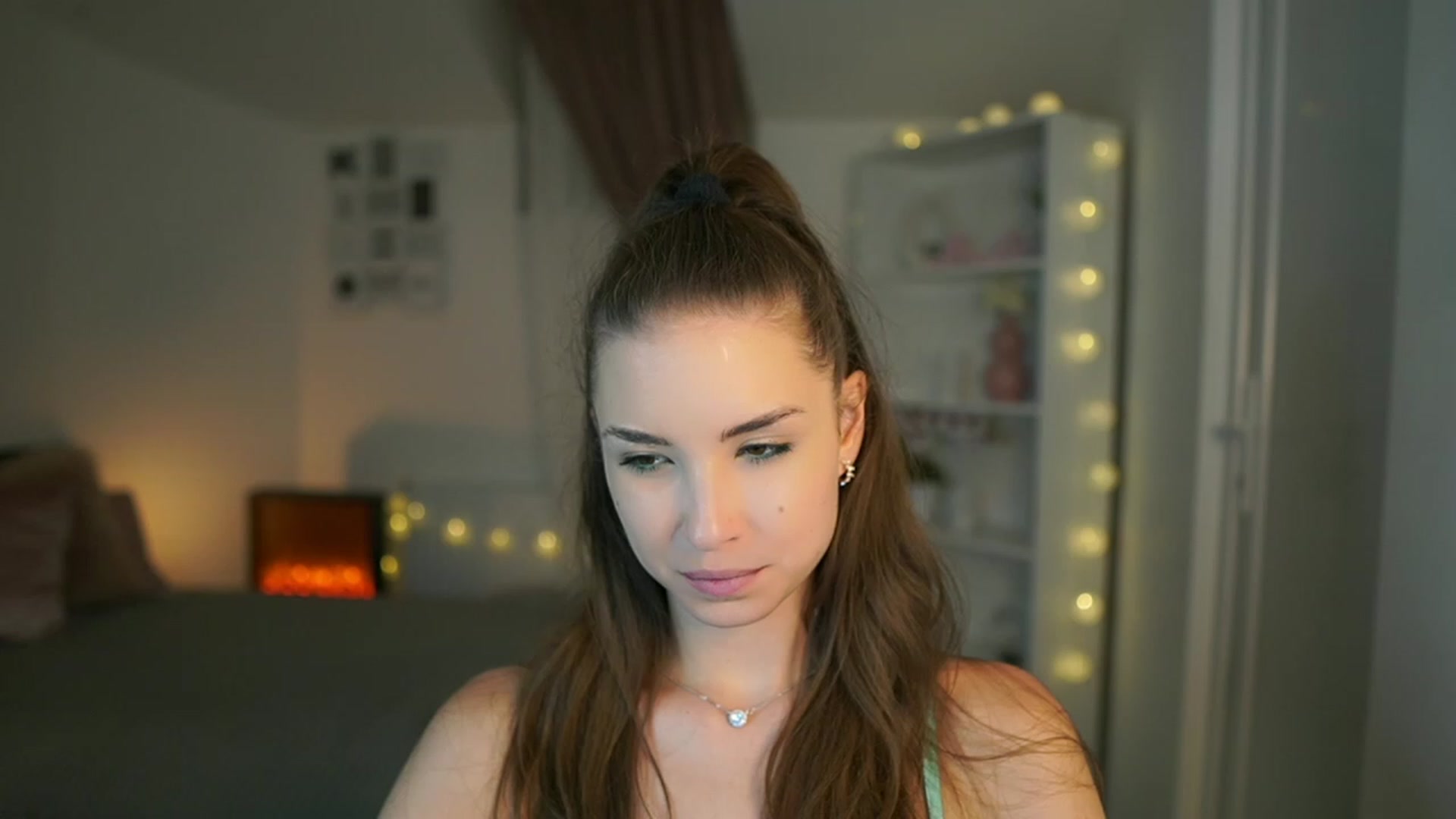 Gallery image thumbnail from Shy_jane's myfreecams stream on, 07/20/2023, 17:31 image 9 of 20