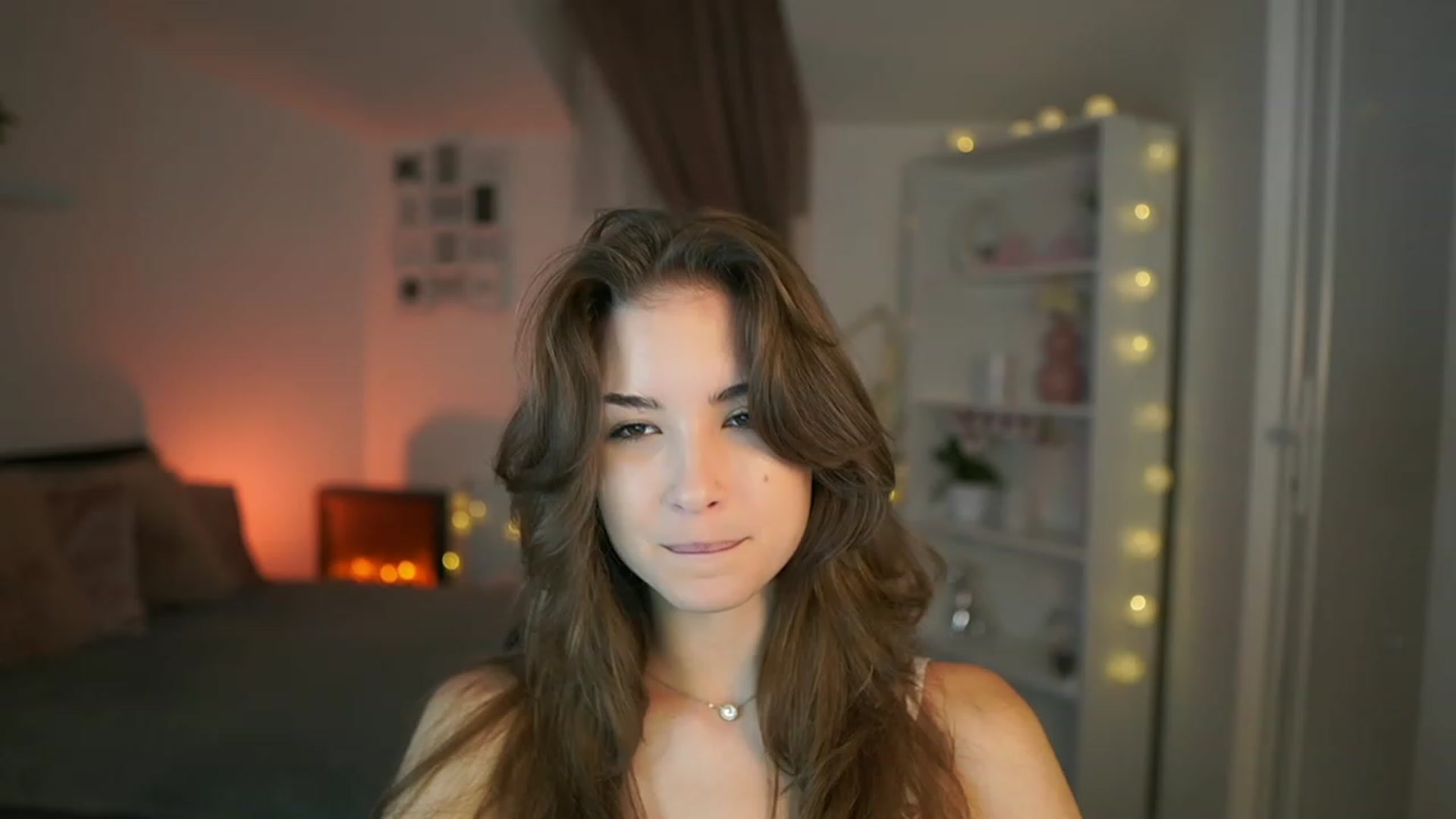 Gallery image thumbnail from Shy_jane's myfreecams stream on, 07/27/2023, 08:56 image 18 of 20
