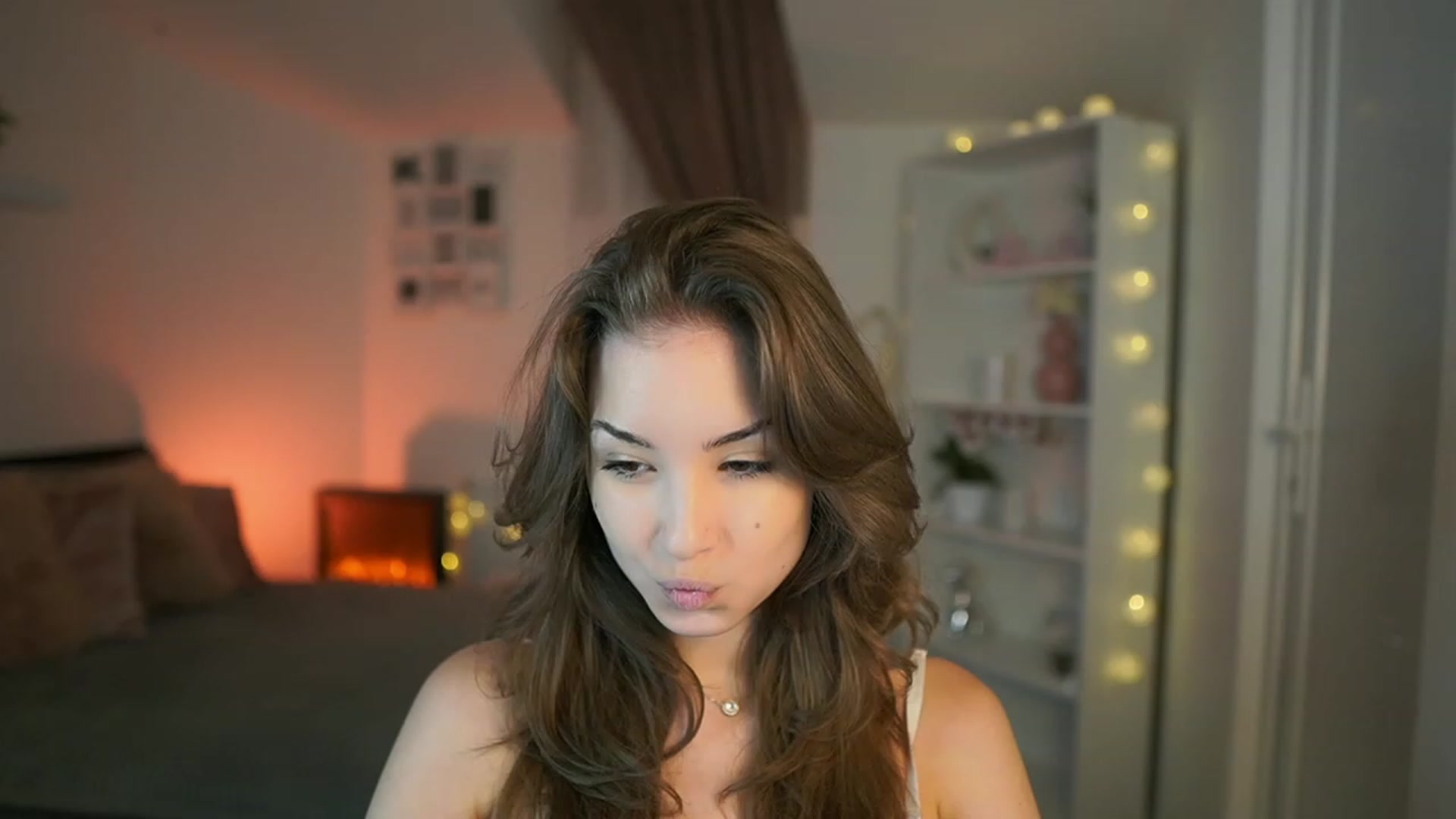Gallery image thumbnail from Shy_jane's myfreecams stream on, 07/27/2023, 10:35 image 17 of 20