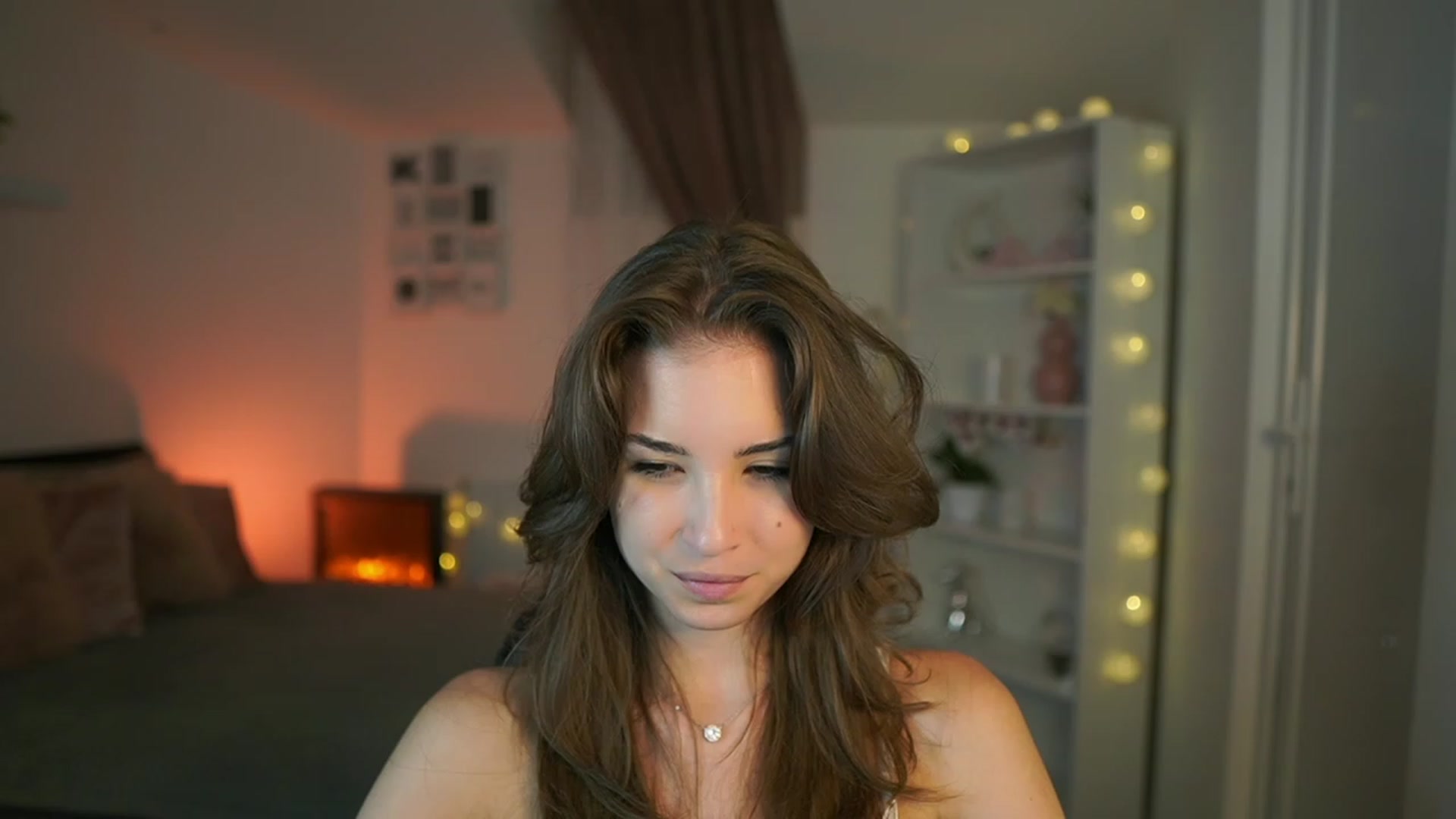Gallery image thumbnail from Shy_jane's myfreecams stream on, 07/27/2023, 13:17 image 13 of 20